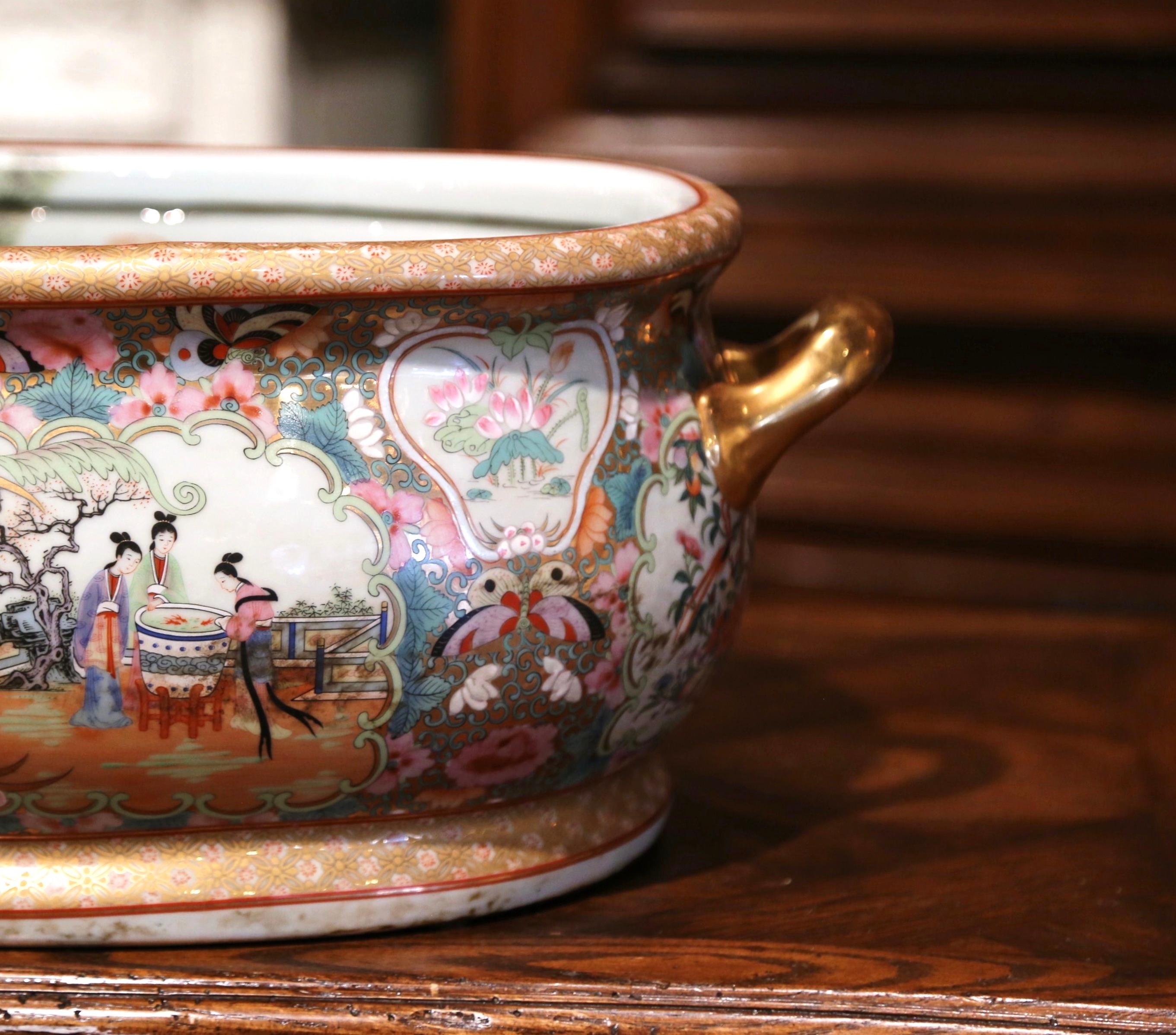 Early 20th Century Japanese Painted and Gilt Porcelain Foot Bath Bowl In Excellent Condition In Dallas, TX