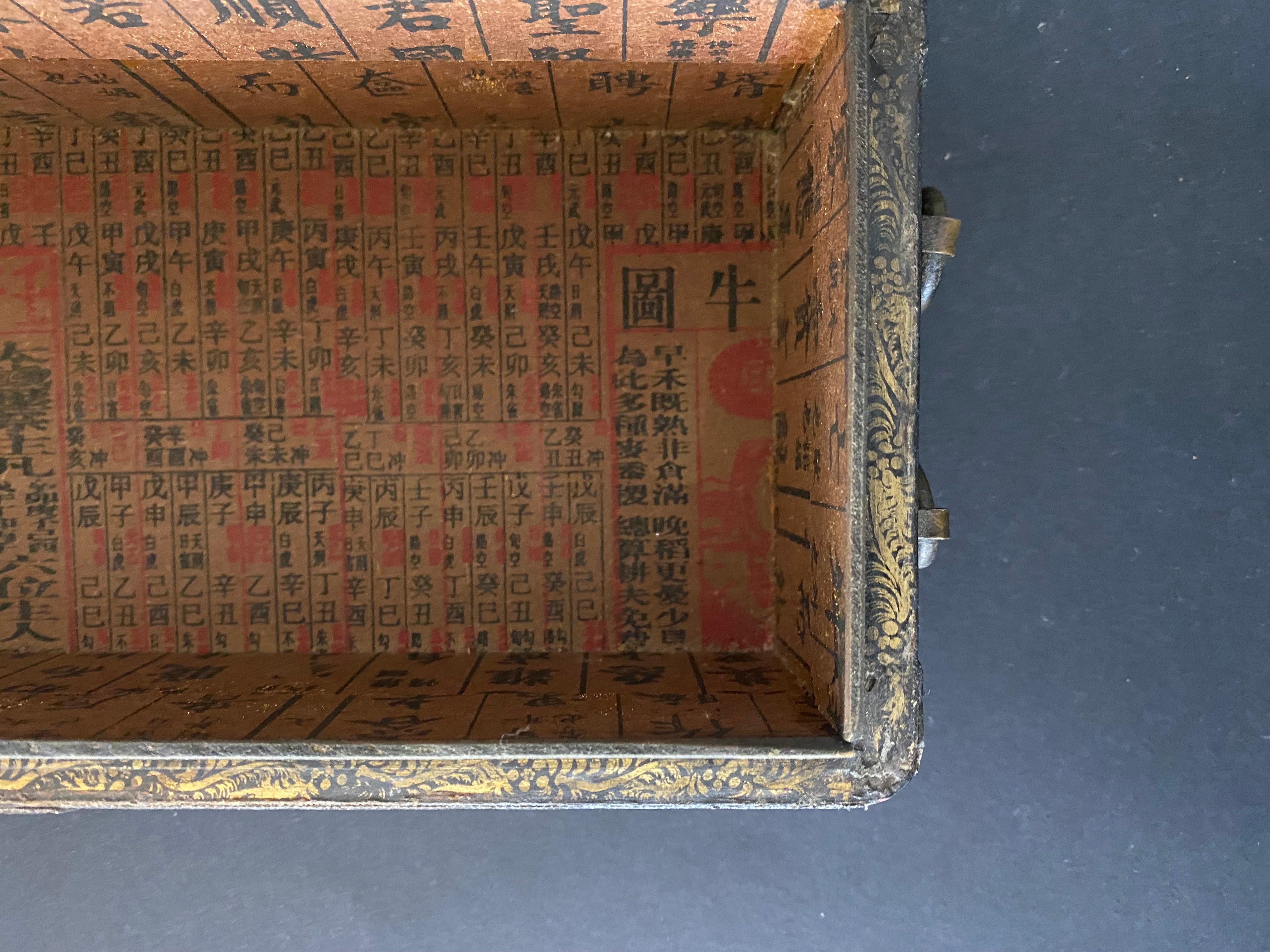 Early 20th Century Japanese Pillow Box For Sale 5