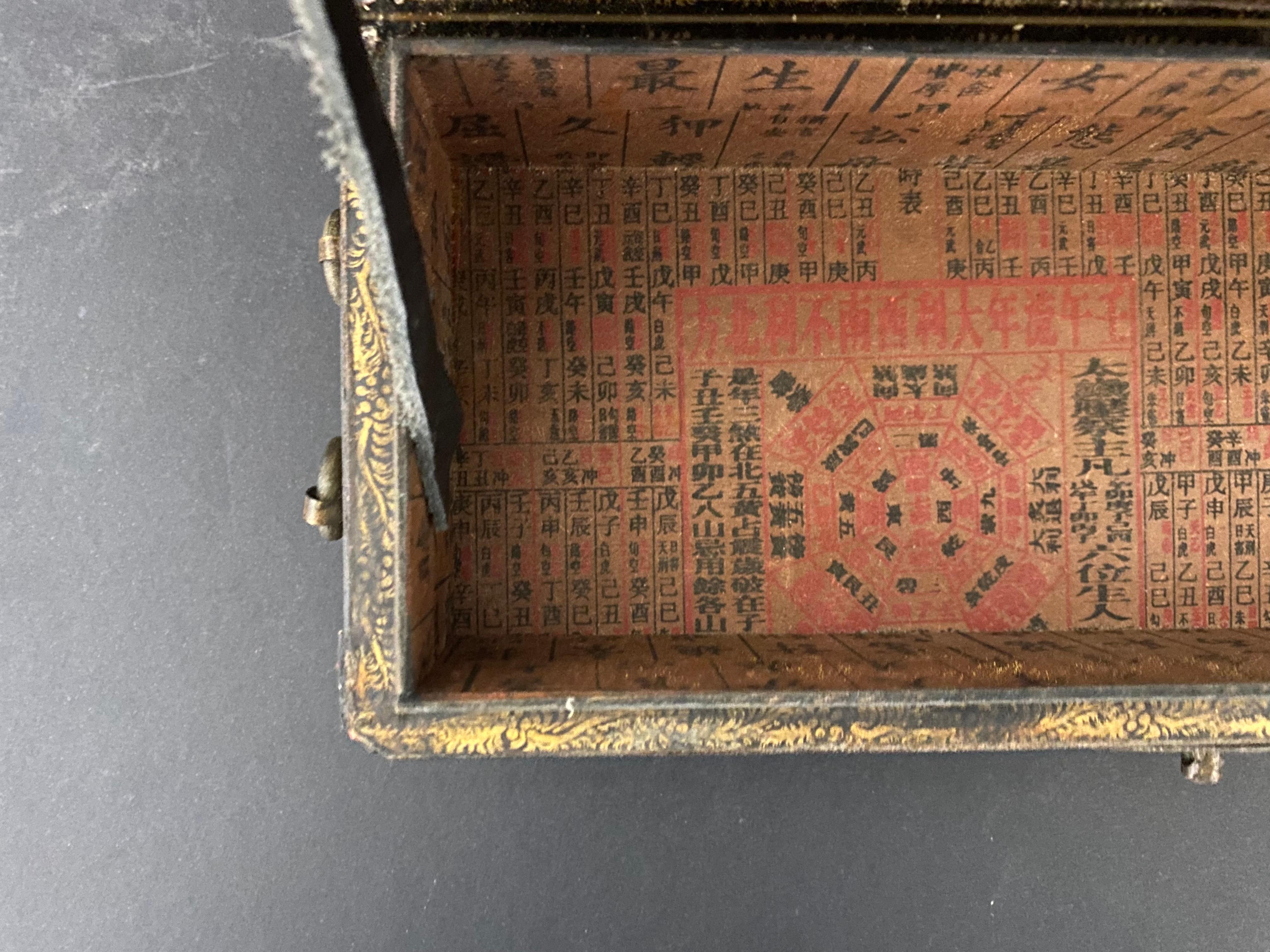Early 20th Century Japanese Pillow Box For Sale 6