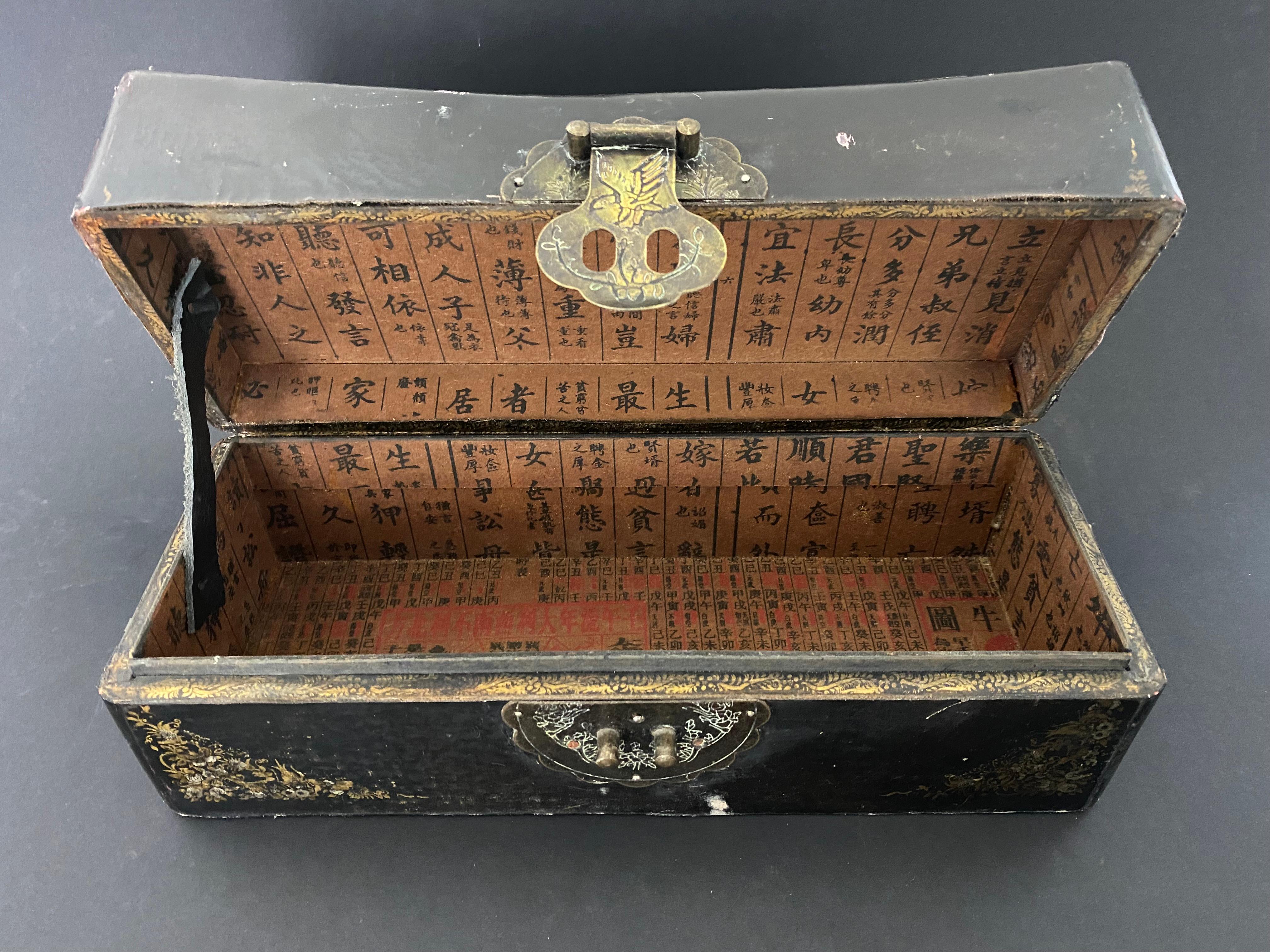 Early 20th Century Japanese Pillow Box For Sale 2