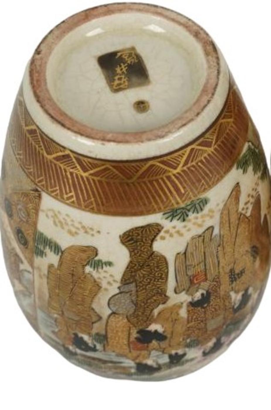 Early 20th Century Japanese Satsuma Pottery Gilded Vase, Marked For Sale 1