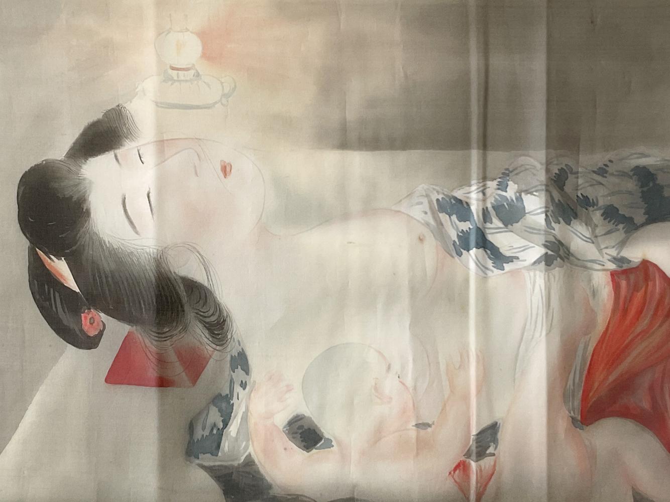 FRAU MIT BABY

Ein handgezeichnetes Shunga (erotische Kunst) auf hochtransparenter Seide. Anfang des 20. Jahrhunderts, Japan.
Abmessungen: 75,7 × 30 cm (29,8 × 11,8 Zoll).
Zeigt natürliche Alterserscheinungen und ursprüngliche Falten.

Für das Foto