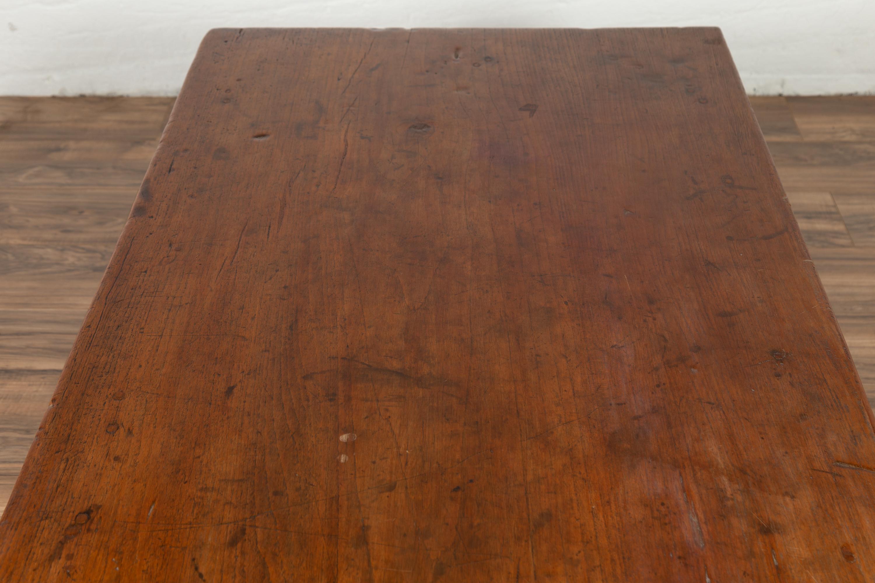 Early 20th Century Javanese Coffee Table with Single Drawer and Tapered Legs 6