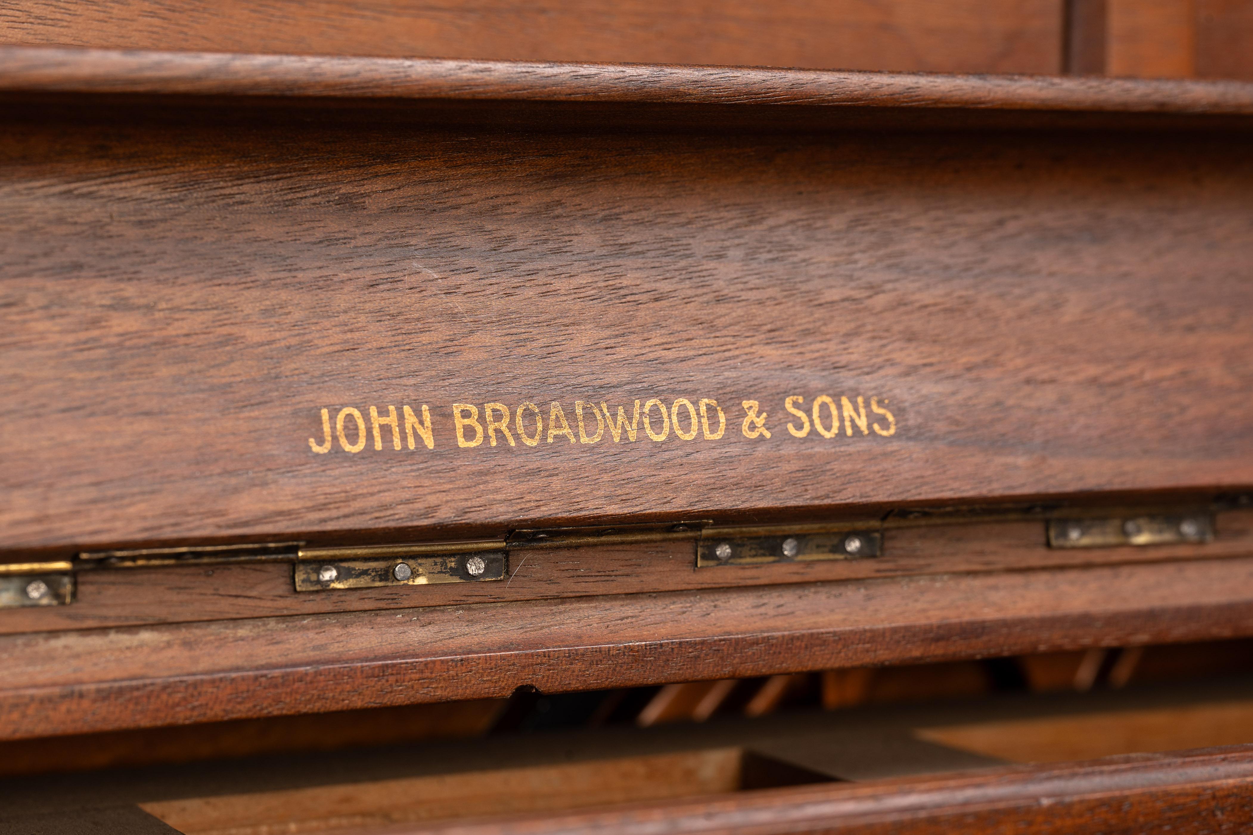 Campione di vendita di pianoforte verticale John Broadwood & Sons dei primi del Novecento in vendita 3