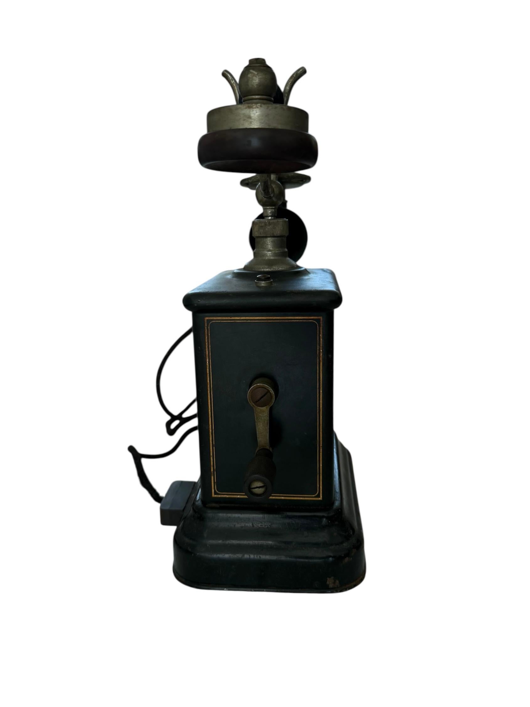 Fait à la machine Téléphone de bureau Jydsk du début du 20e siècle en vente