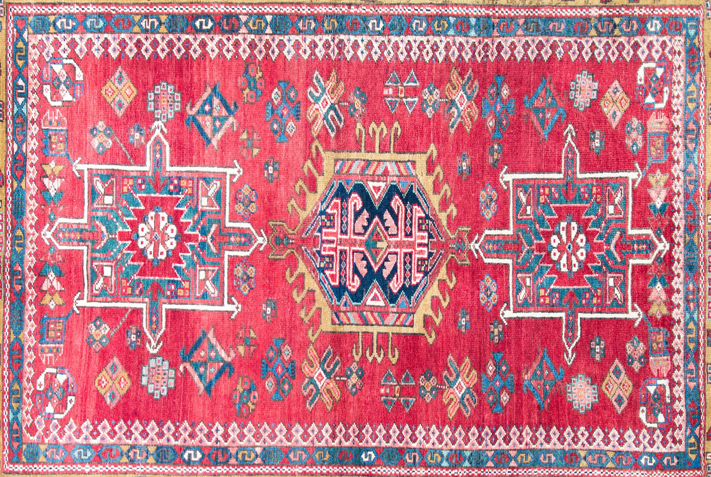 Karaja-Teppich, frühes 20. Jahrhundert (Stammeskunst) im Angebot