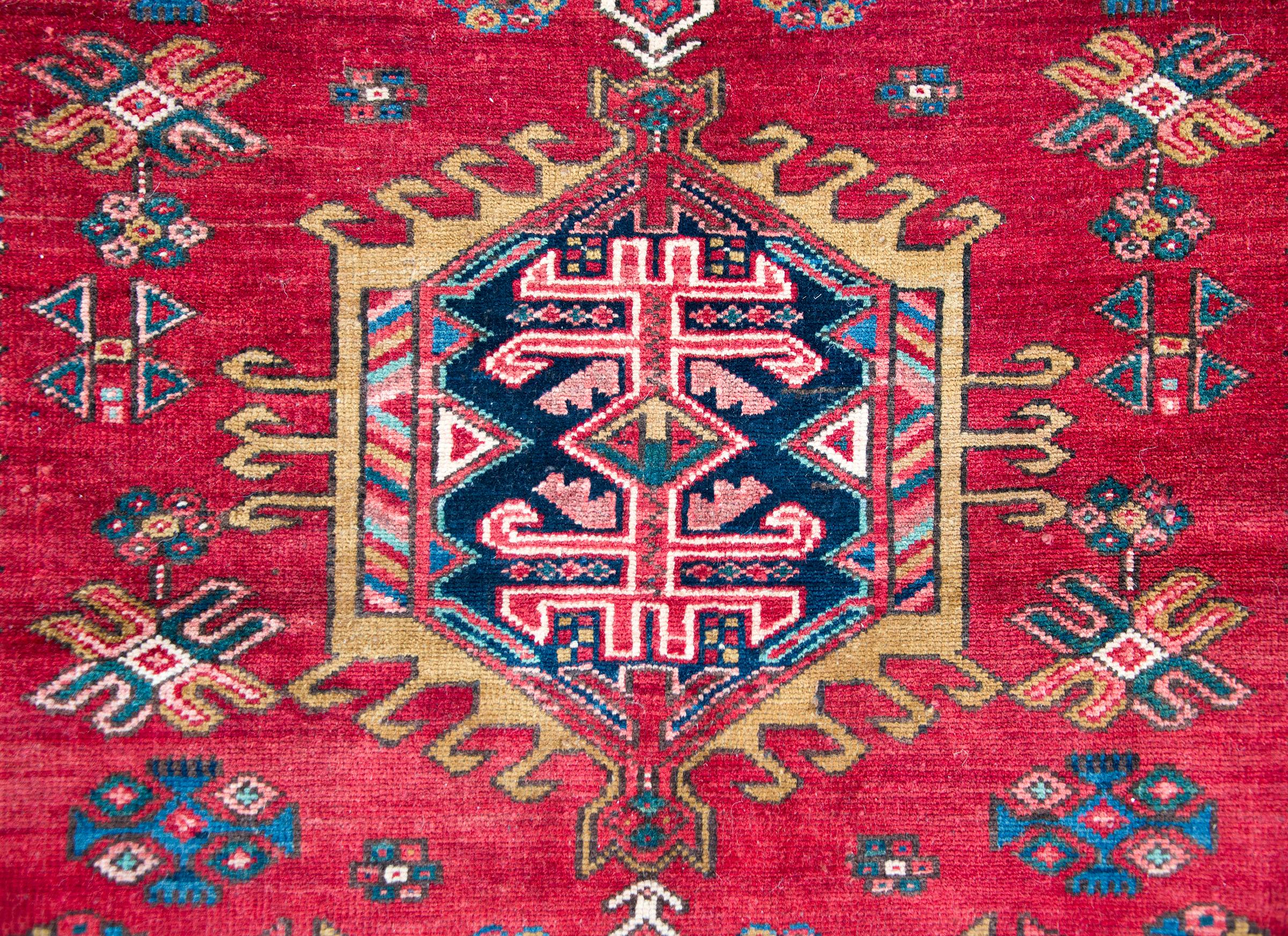 Karaja-Teppich, frühes 20. Jahrhundert (Mitte des 20. Jahrhunderts) im Angebot
