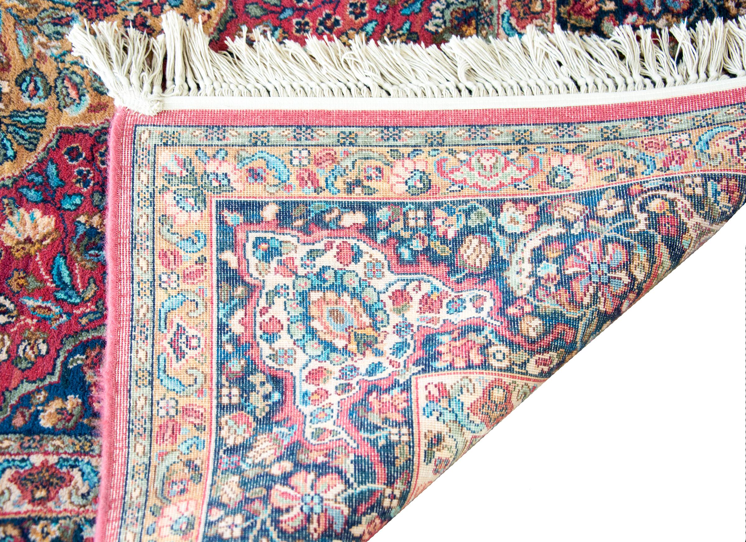 Early 20th Century Karastan-Style Rug For Sale 6