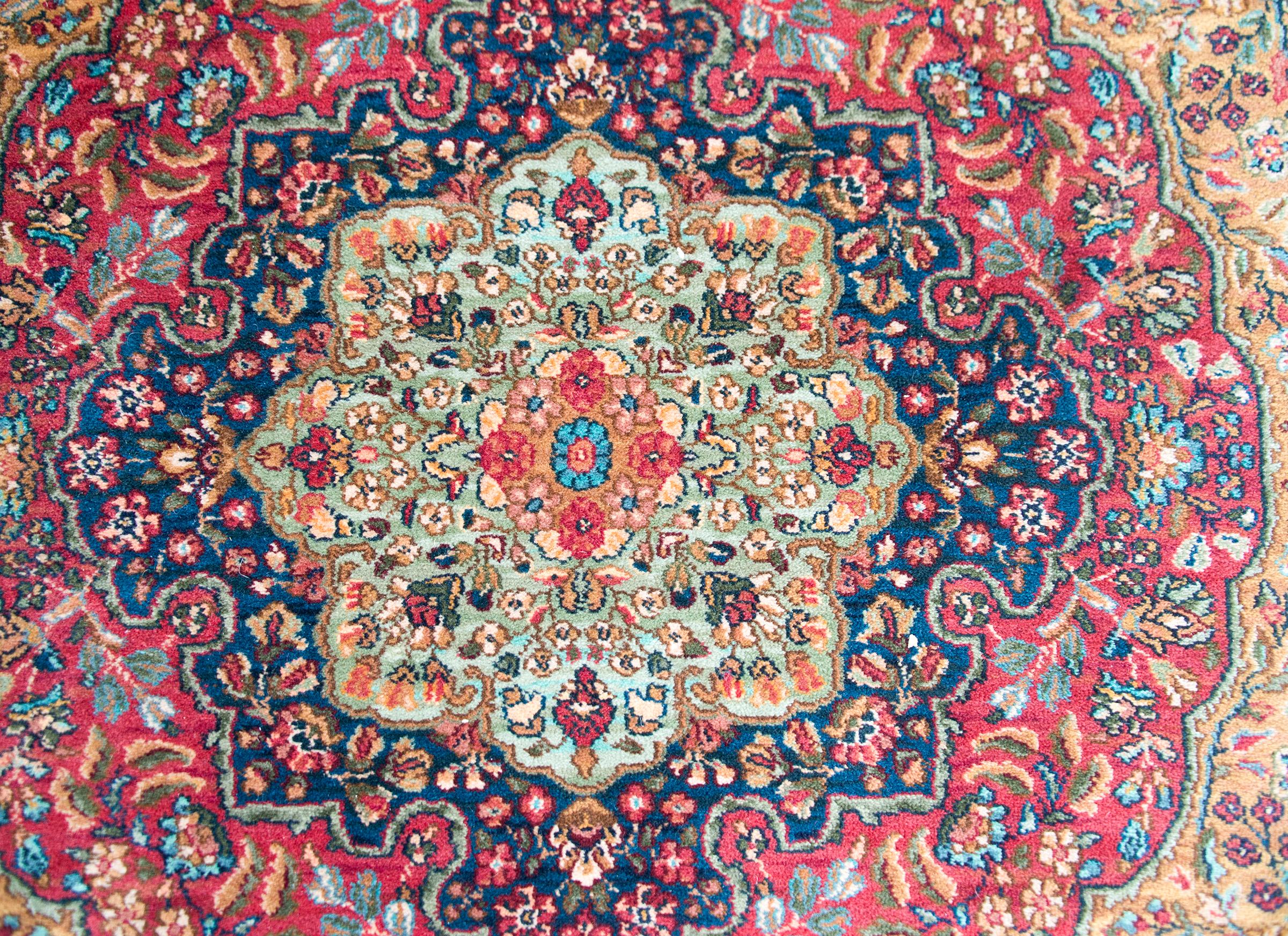 Early 20th Century Karastan-Style Rug For Sale 1