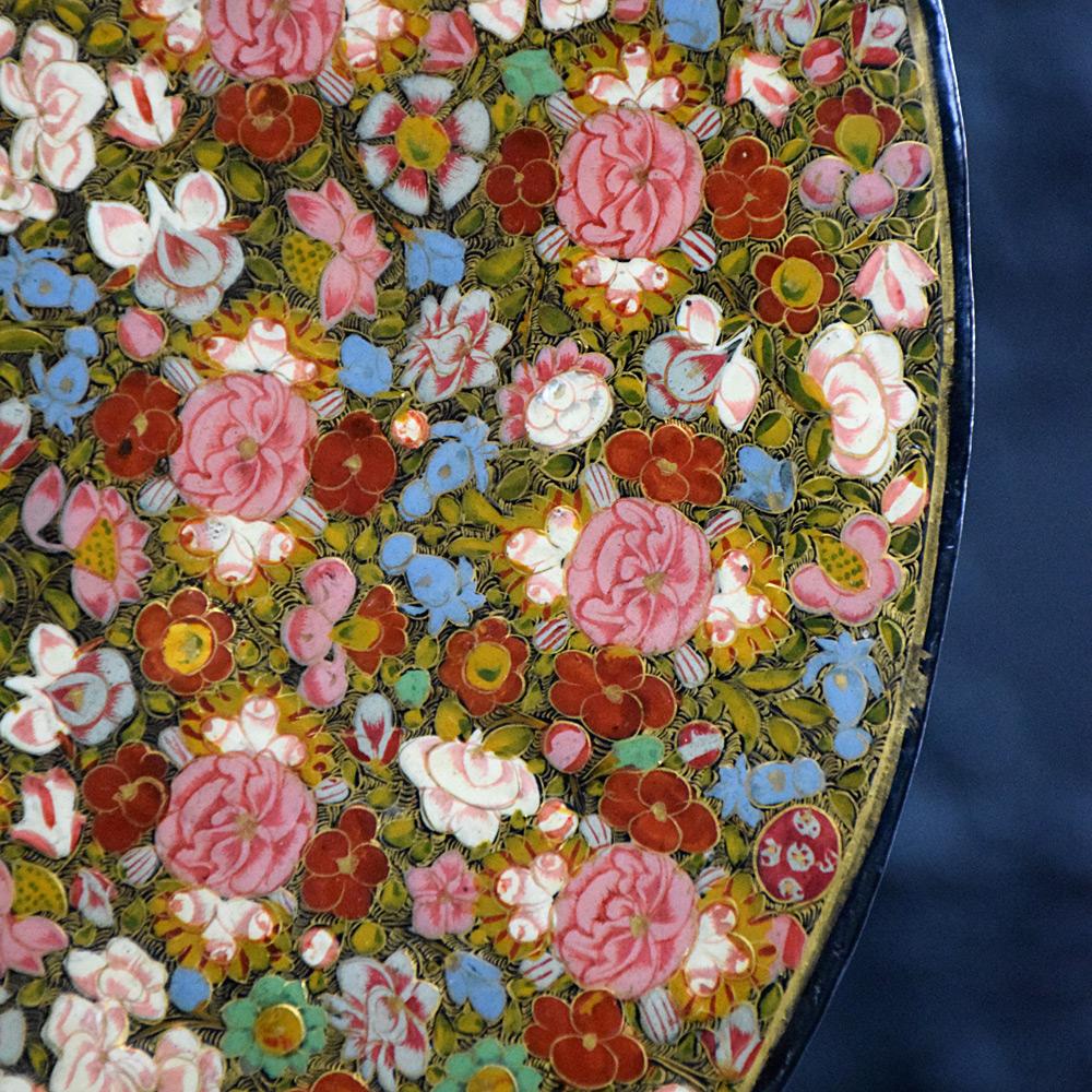 Early 20th Century Kashmir hand painted plate

We are proud to offer a highly decorative example of a hand-crafted early 20th Century Kashmir decorative plate. Hand painted floral detail across its surface and still with its original manufactures