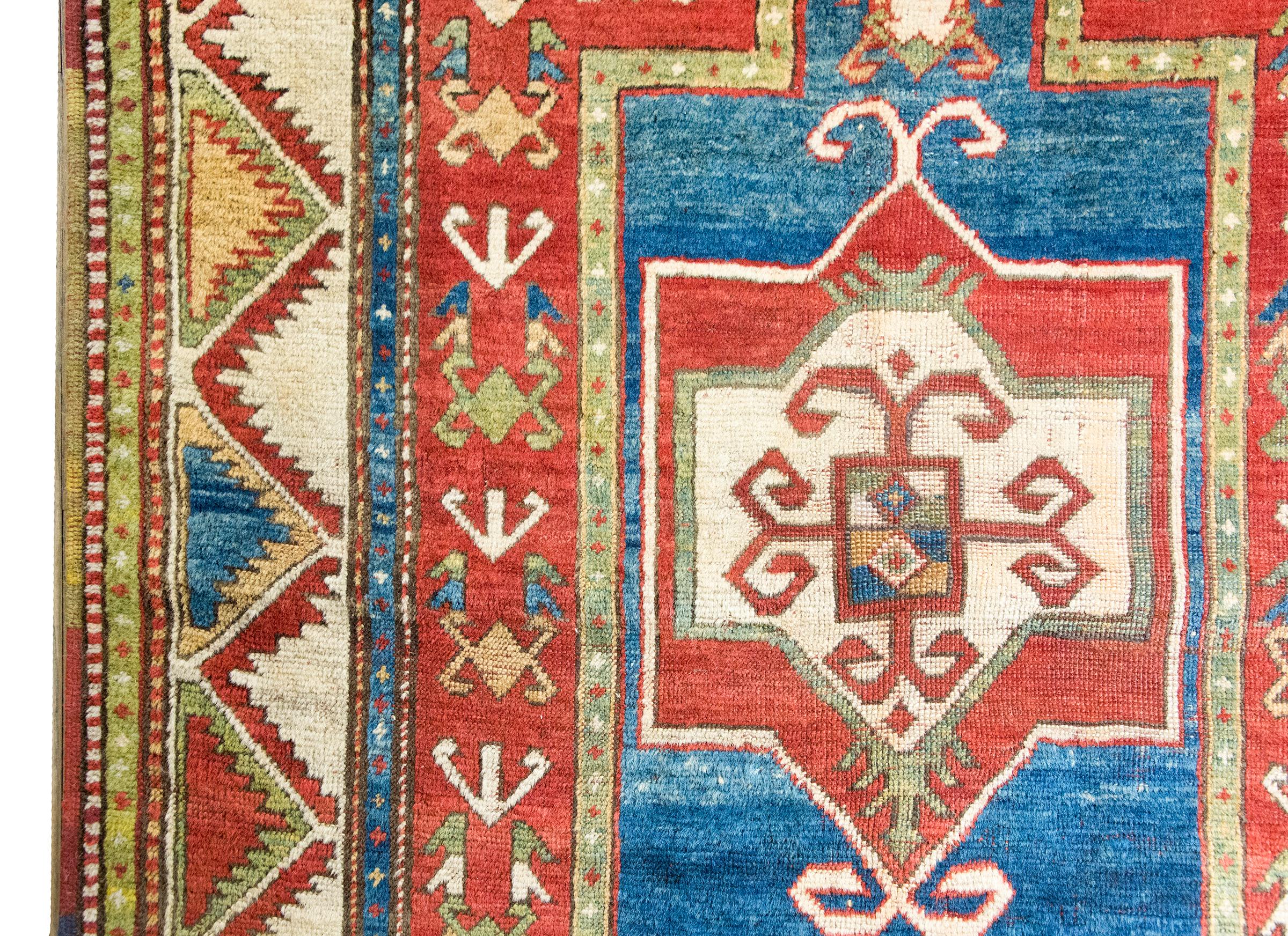 Tapis de prière kazak du début du 20e siècle Bon état - En vente à Chicago, IL