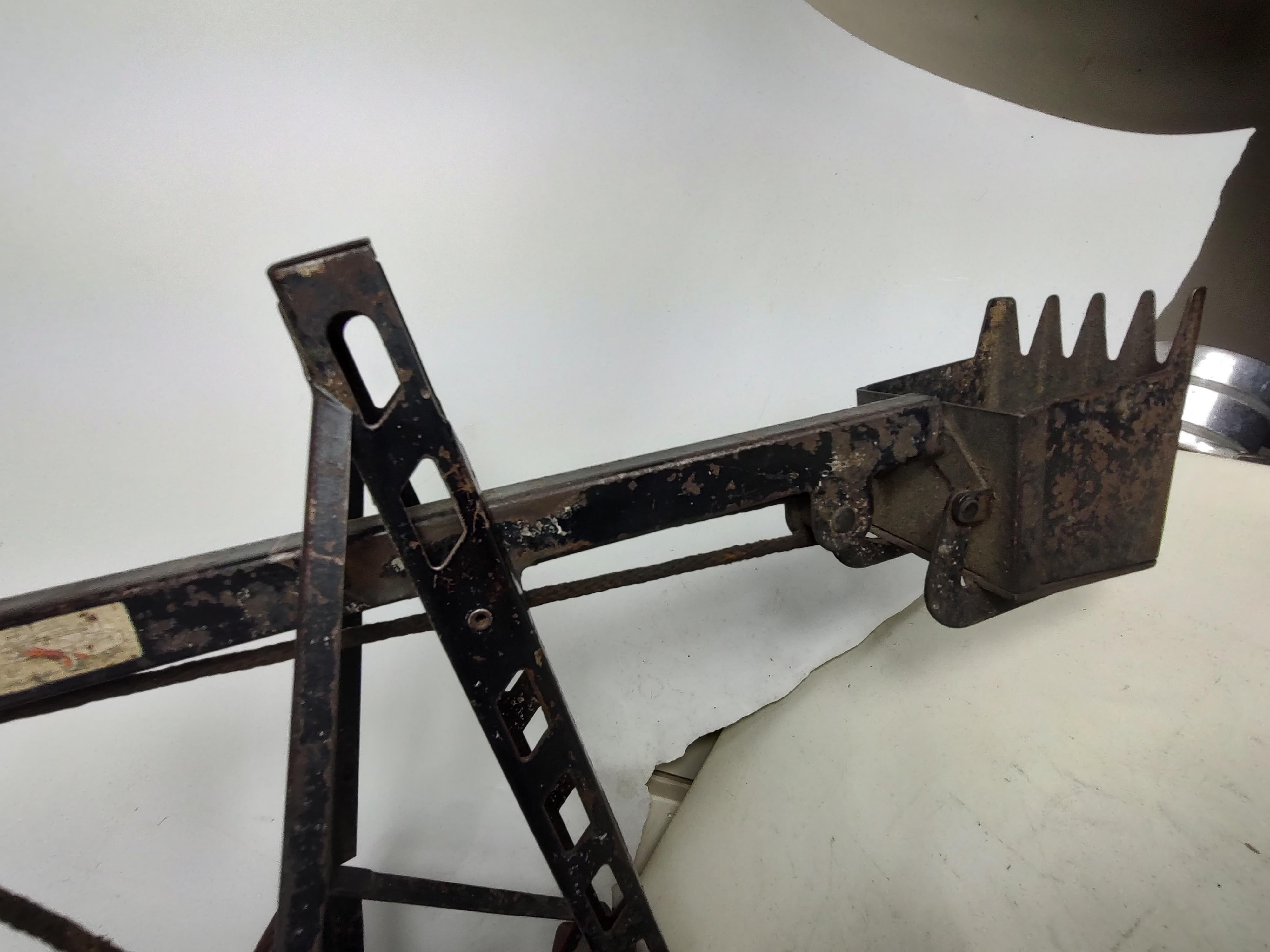 Jouet à vapeur en acier pressé du début du XXe siècle, clé de voûte en vente 6
