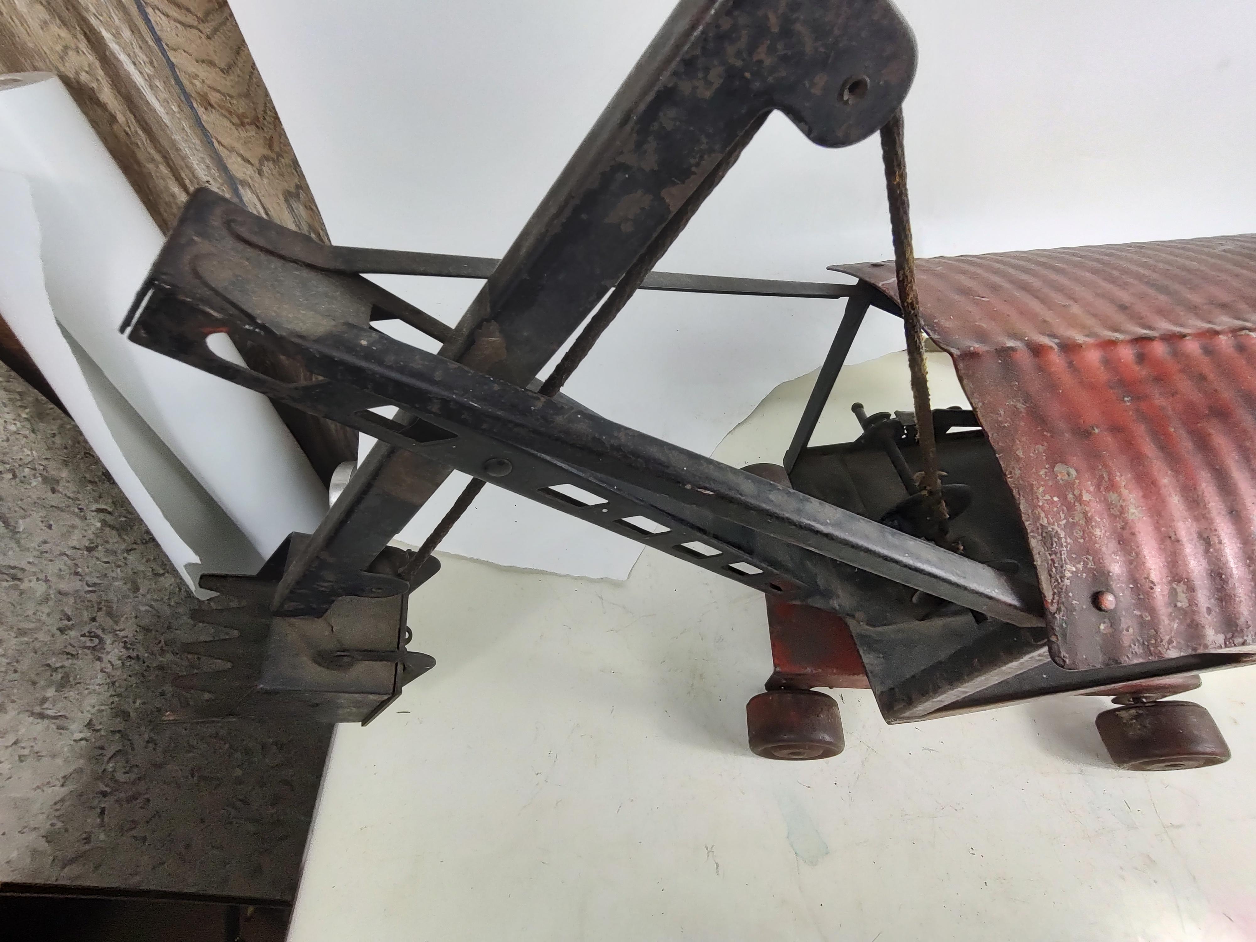 Early 20th Century Keystone Pressed Steel Toy Steam Shovel In Good Condition For Sale In Port Jervis, NY