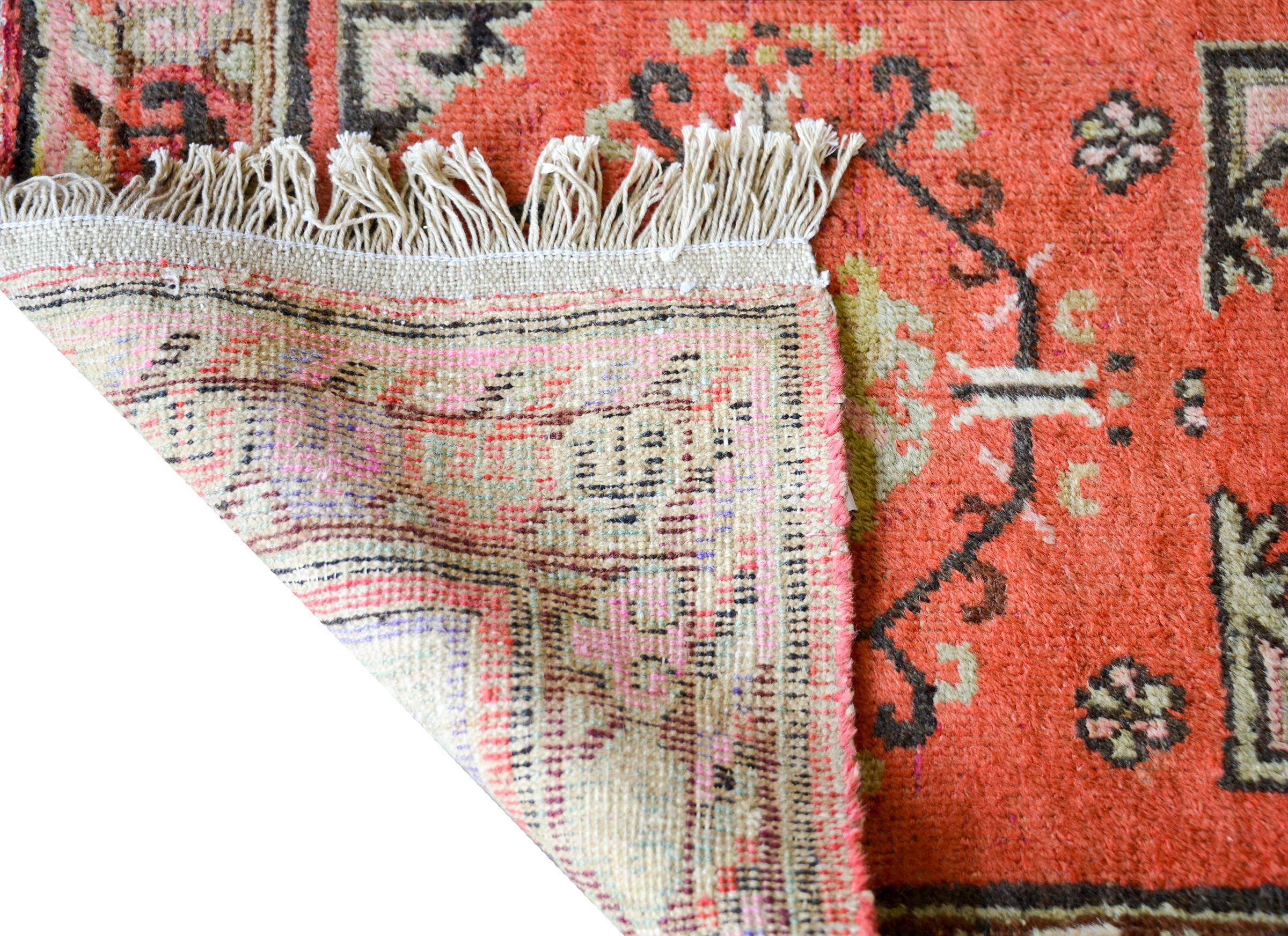 Khotan-Teppich des frühen 20. Jahrhunderts im Angebot 4