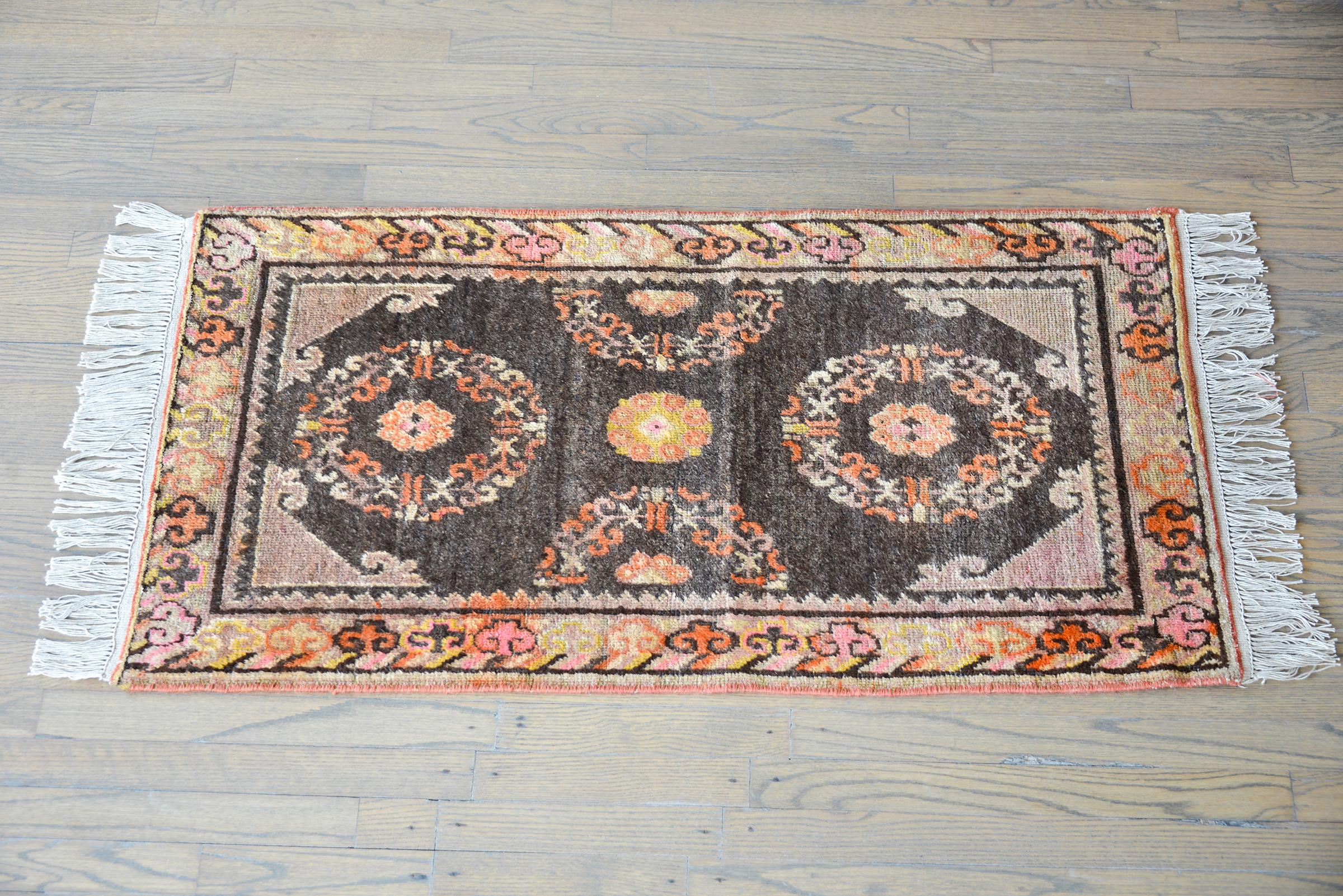 Early 20th Century Khotan Rug For Sale 4