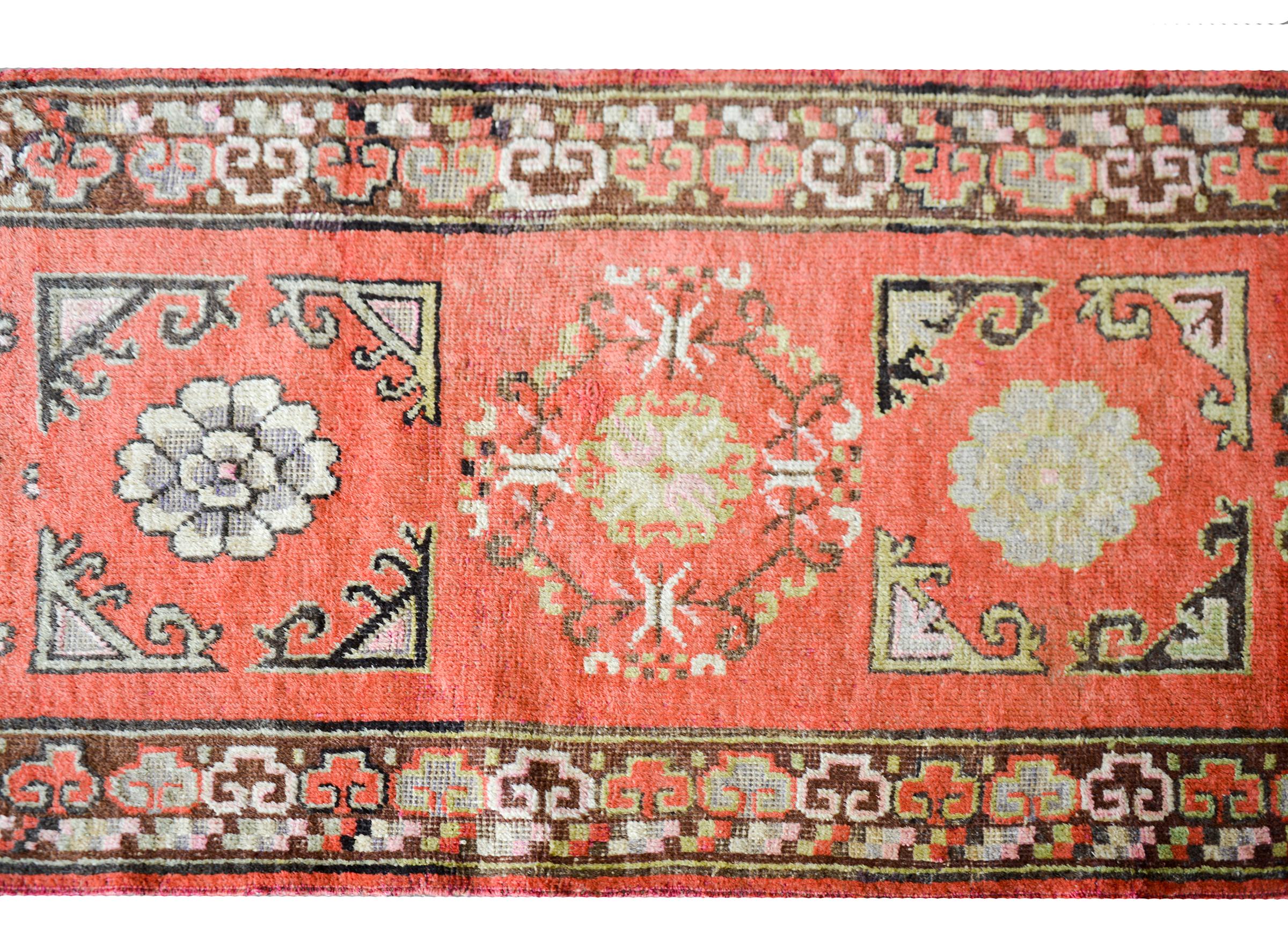 Khotan-Teppich des frühen 20. Jahrhunderts (Ostturkestanisch) im Angebot
