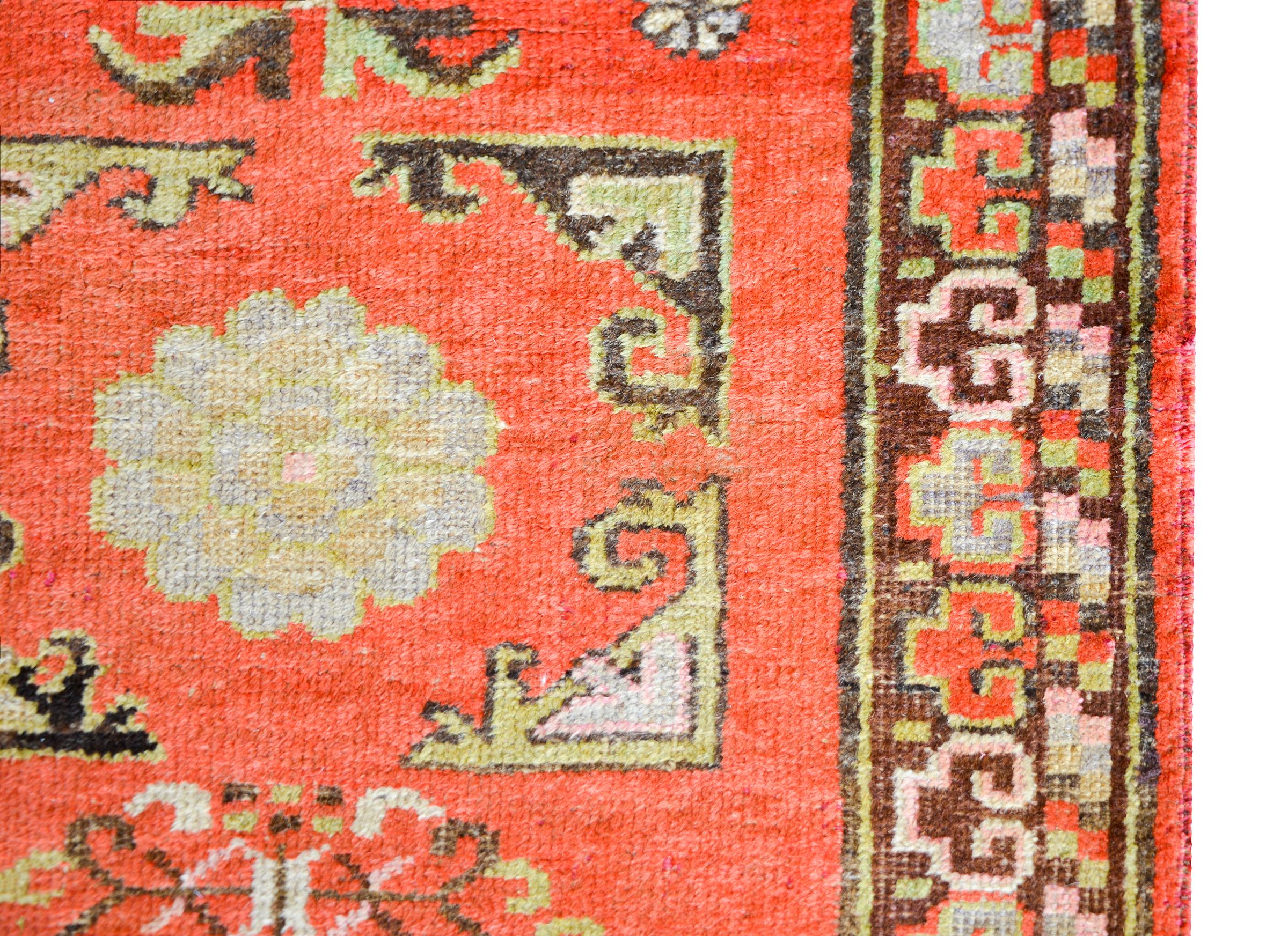 Khotan-Teppich des frühen 20. Jahrhunderts im Zustand „Gut“ im Angebot in Chicago, IL