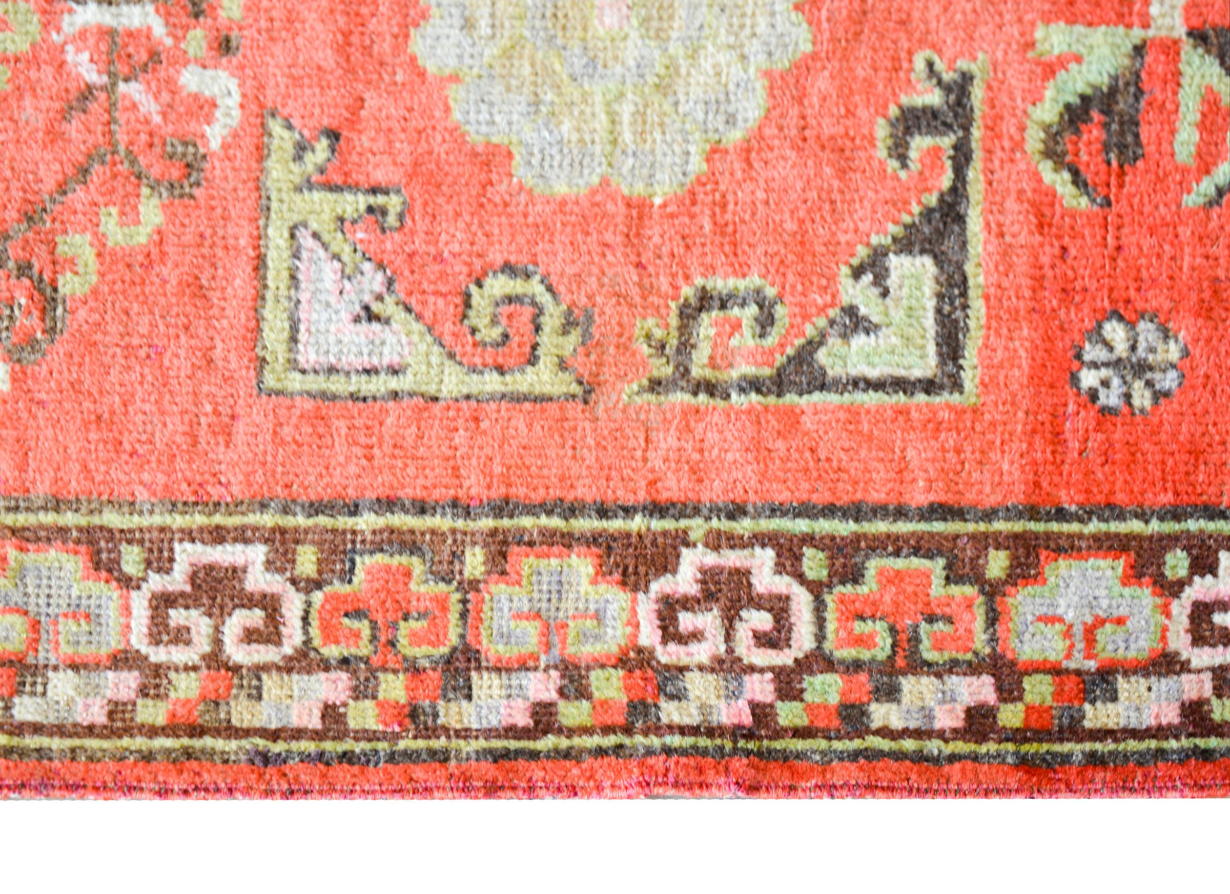 Khotan-Teppich des frühen 20. Jahrhunderts (Mitte des 20. Jahrhunderts) im Angebot