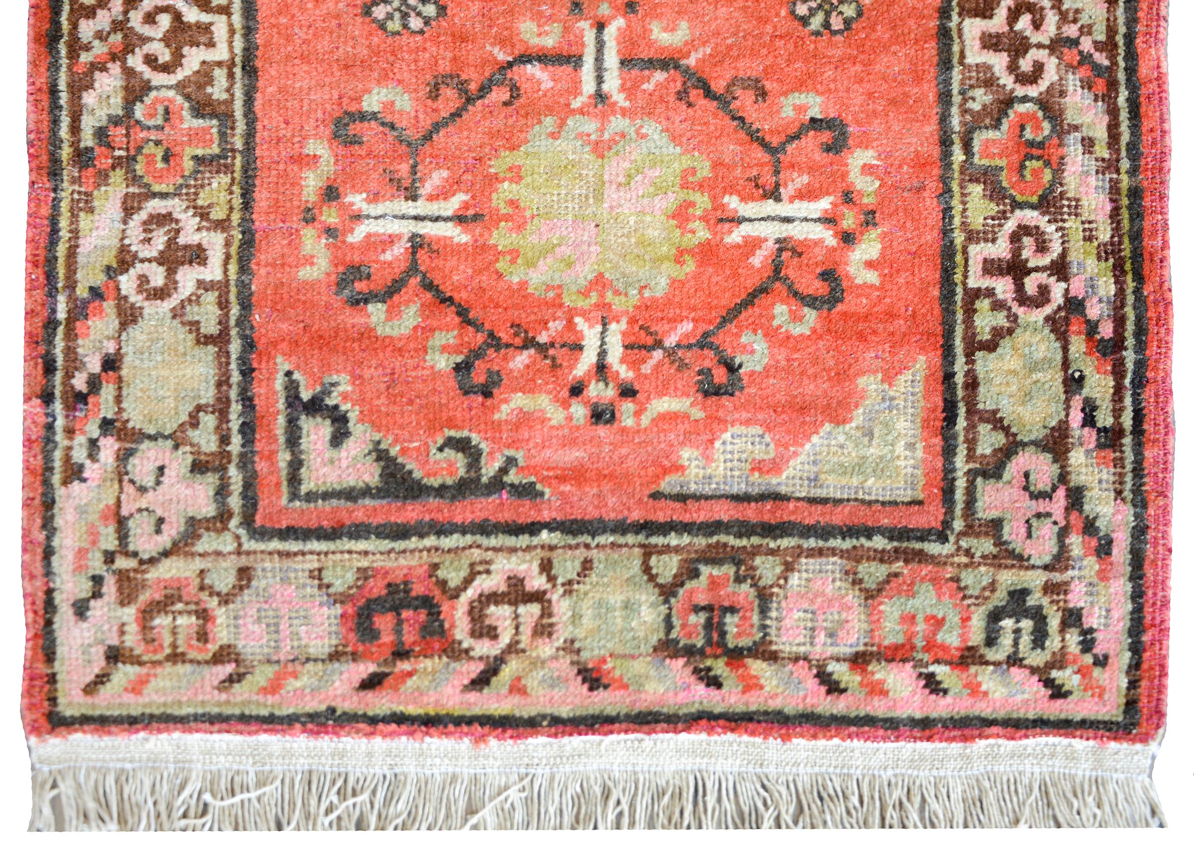 Khotan-Teppich des frühen 20. Jahrhunderts im Angebot 2