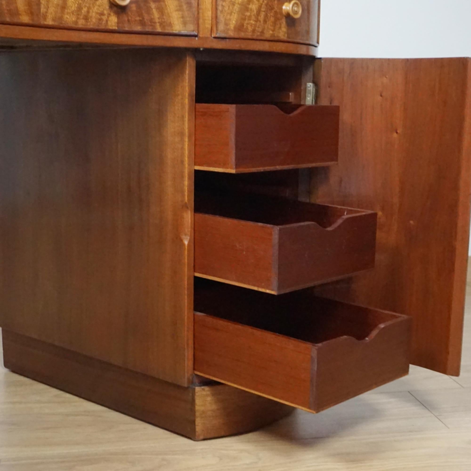 20ième siècle Early 20th Century Kidney Shaped Desk en vente