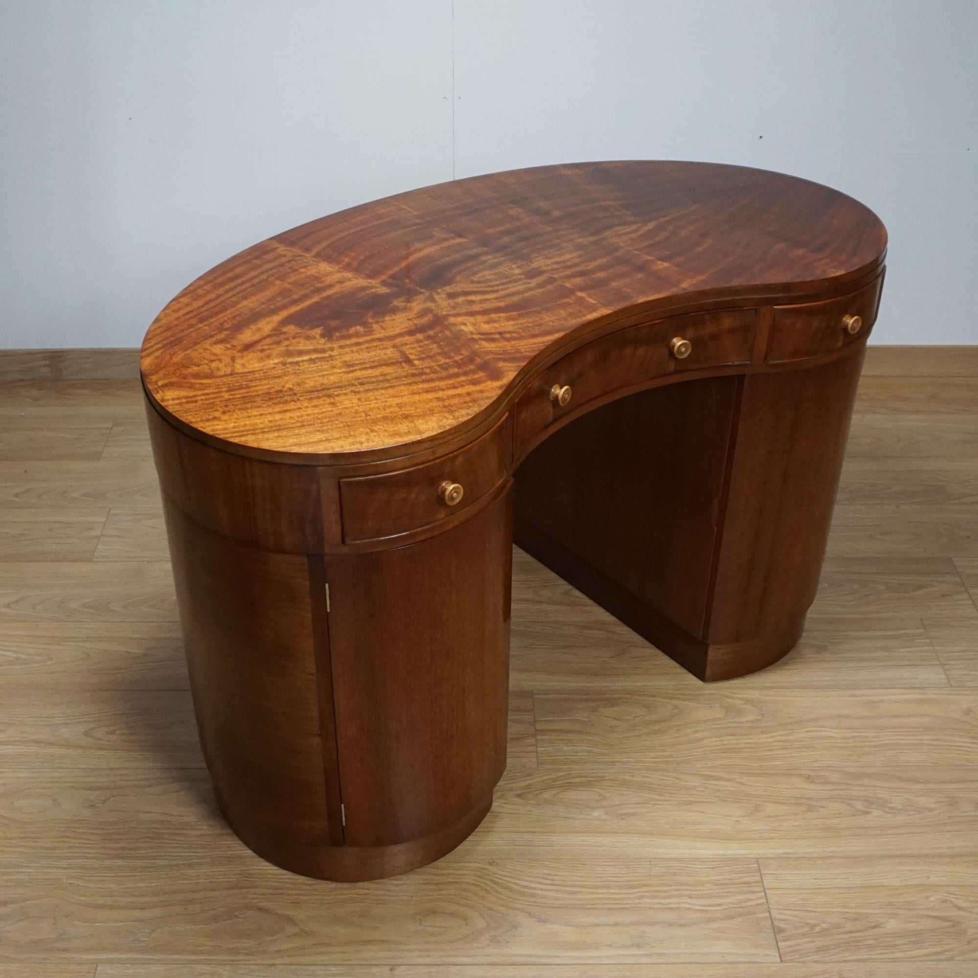 Early 20th Century Kidney Shaped Desk en vente 1