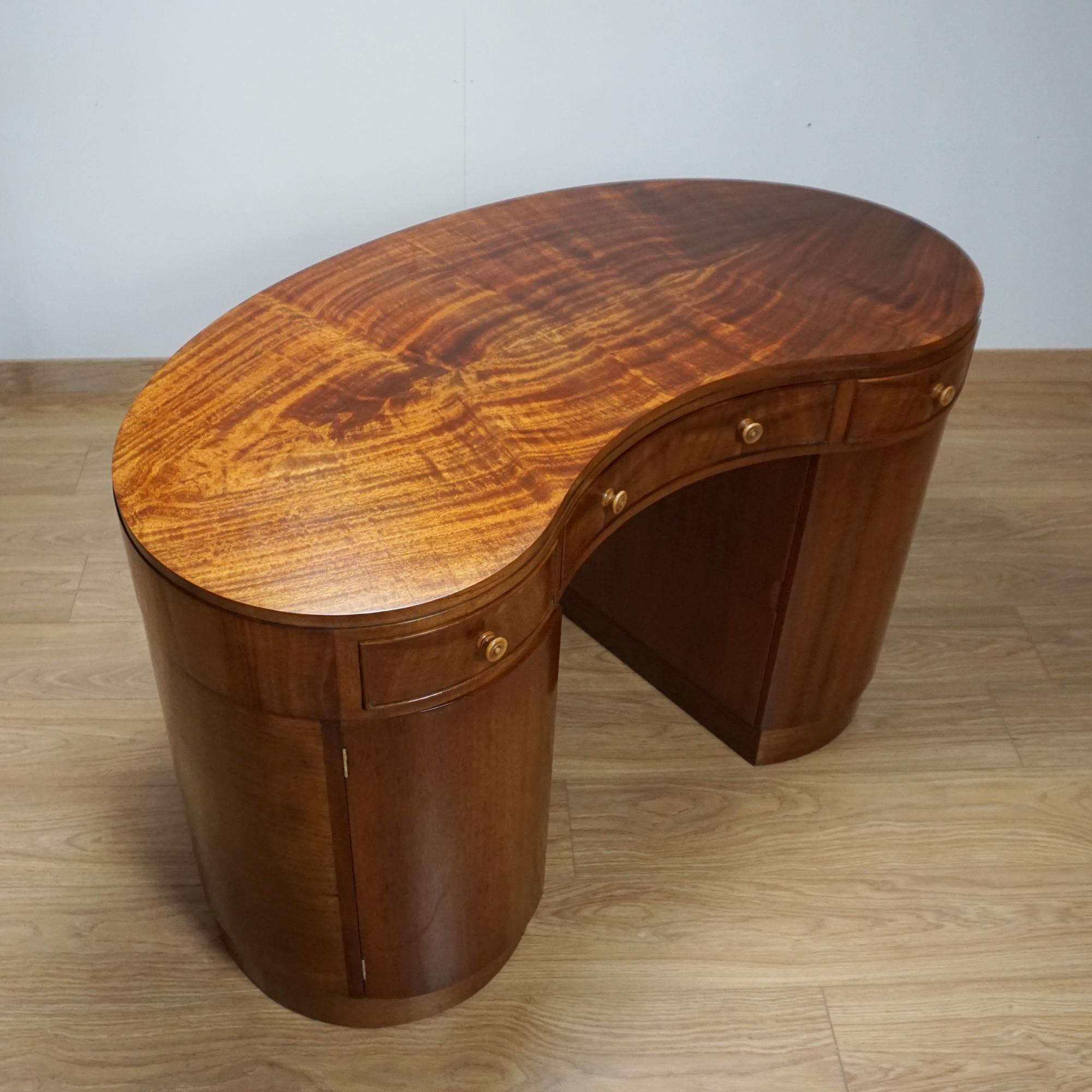 Early 20th Century Kidney Shaped Desk en vente 2