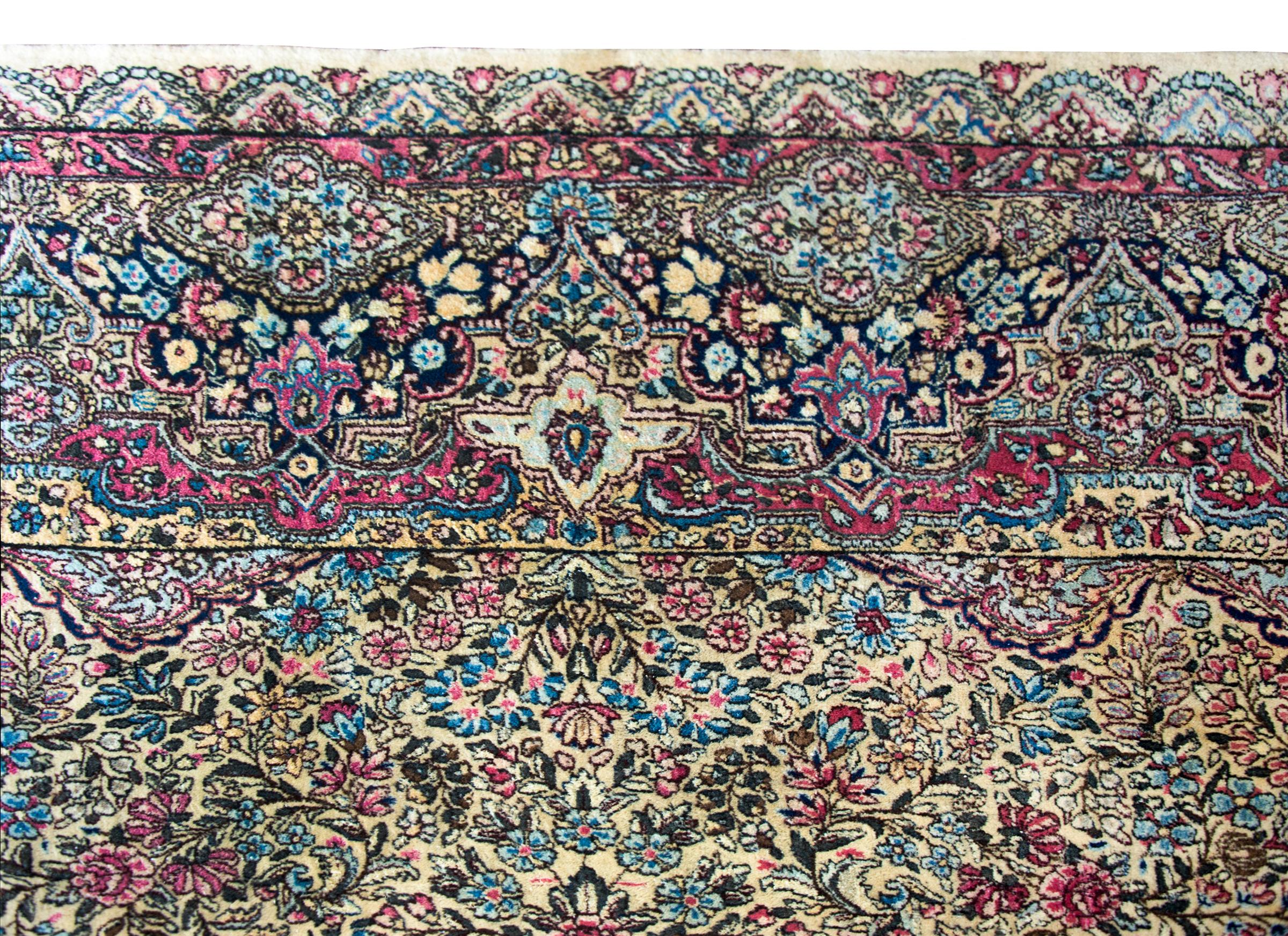 Alfombra Kirman de principios del siglo XX en venta 4