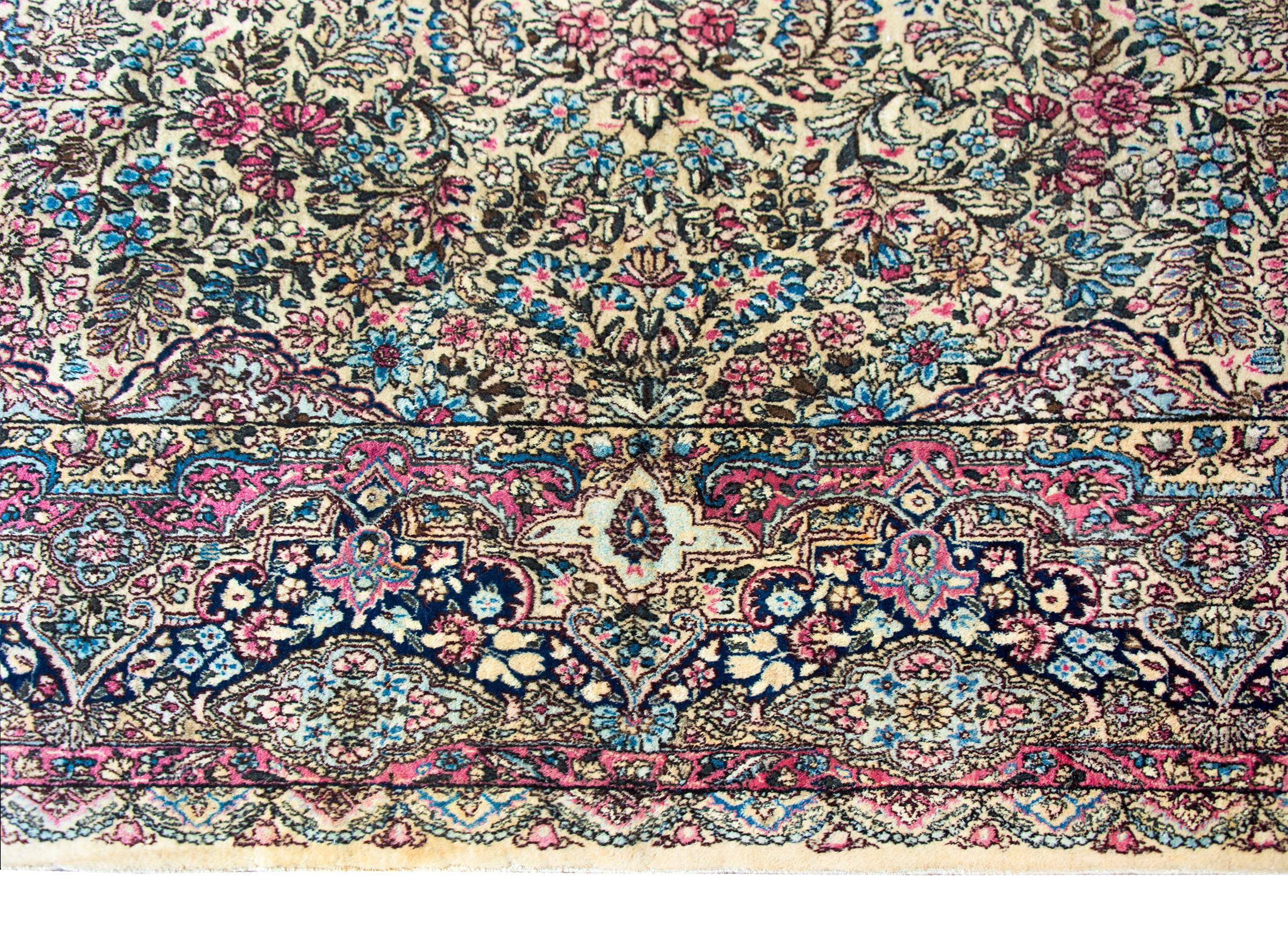 Alfombra Kirman de principios del siglo XX Anudado a mano en venta