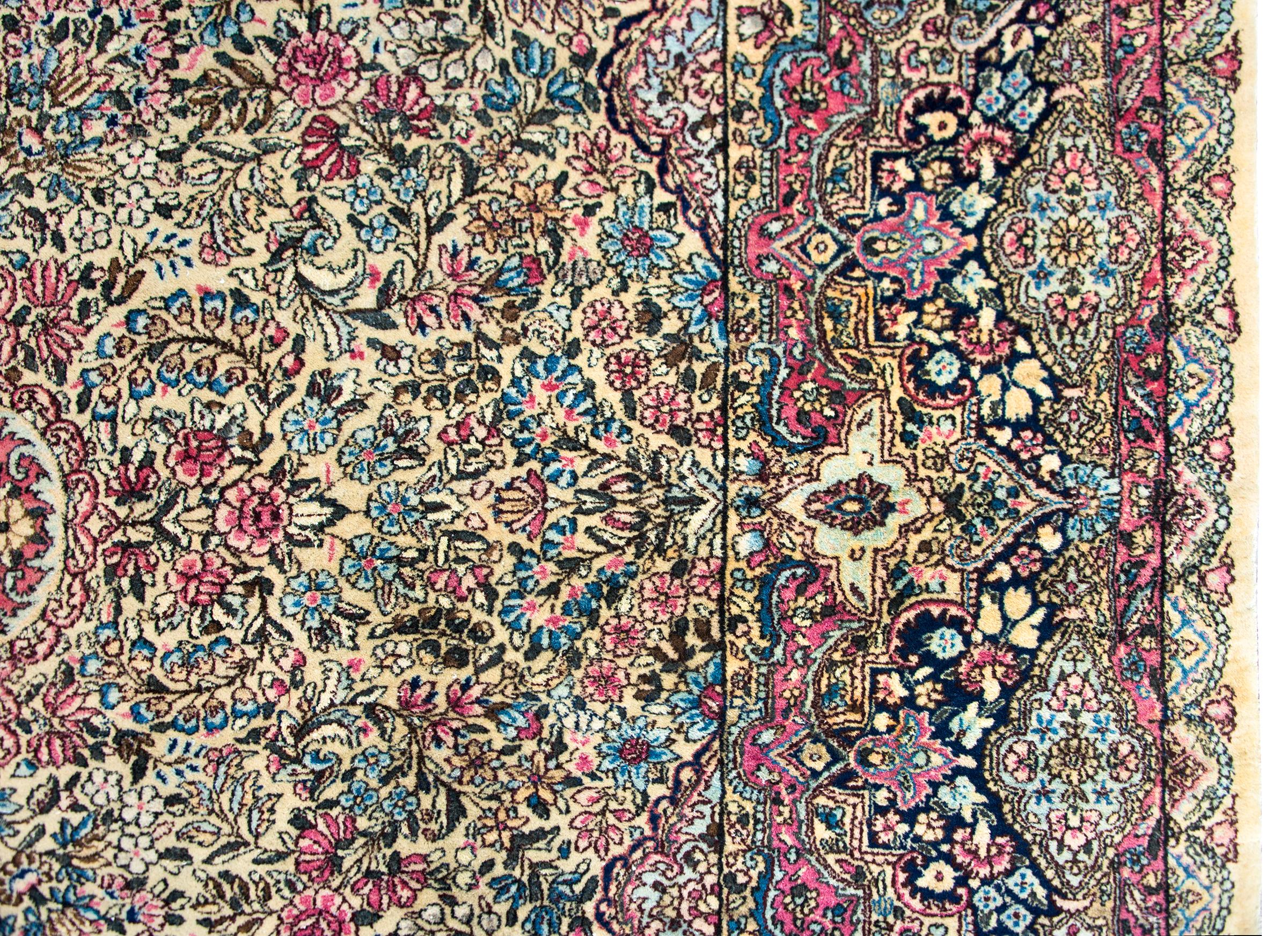 Alfombra Kirman de principios del siglo XX en Bueno estado para la venta en Chicago, IL