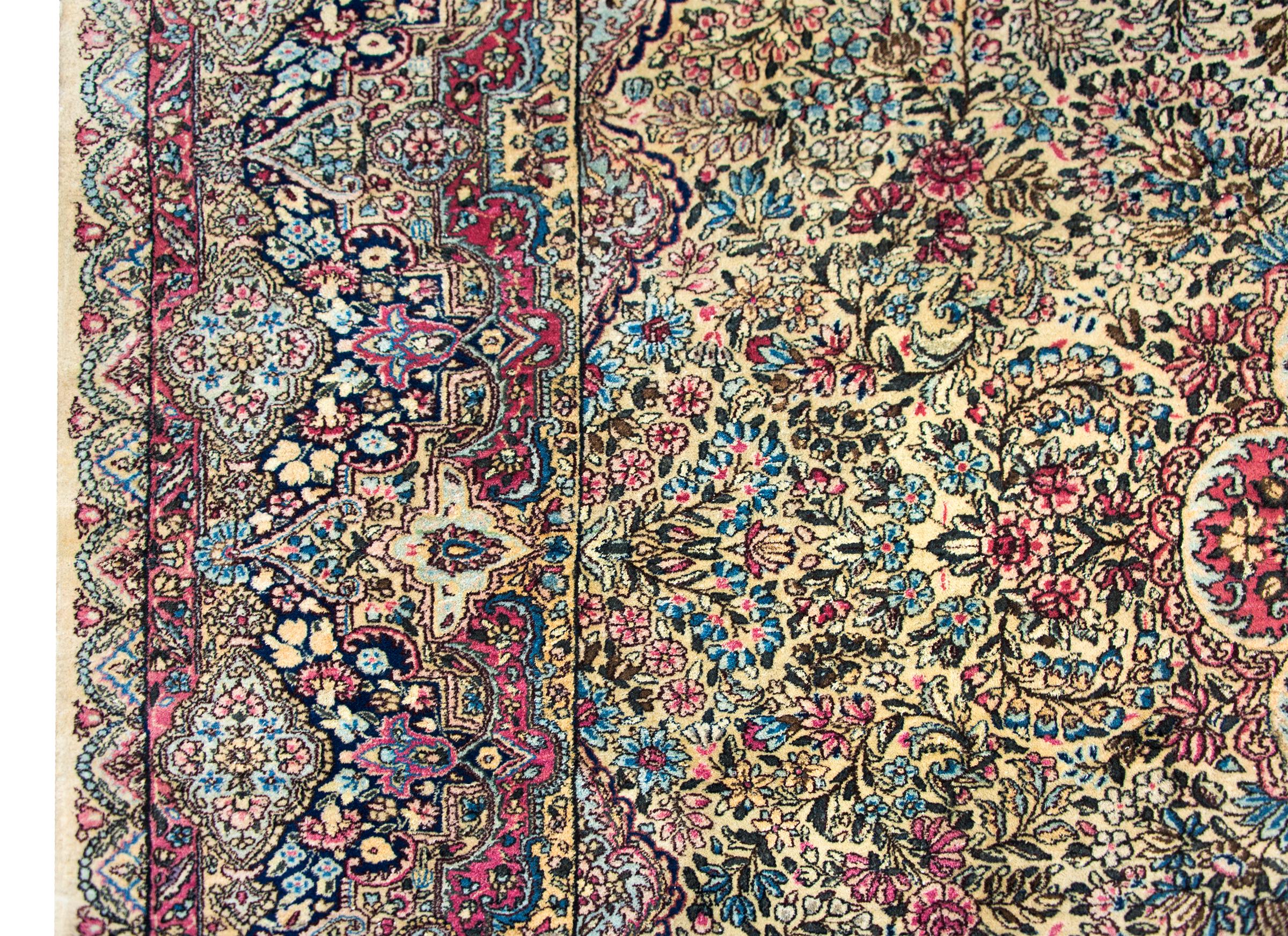 Alfombra Kirman de principios del siglo XX mediados del siglo XX en venta