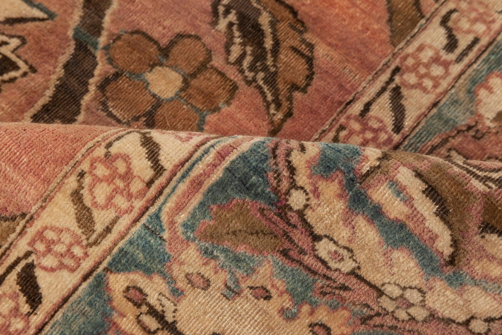 Doris Leslie Blauer persischer Kirman-Teppich des frühen 20. Jahrhunderts im Zustand „Gut“ im Angebot in New York, NY