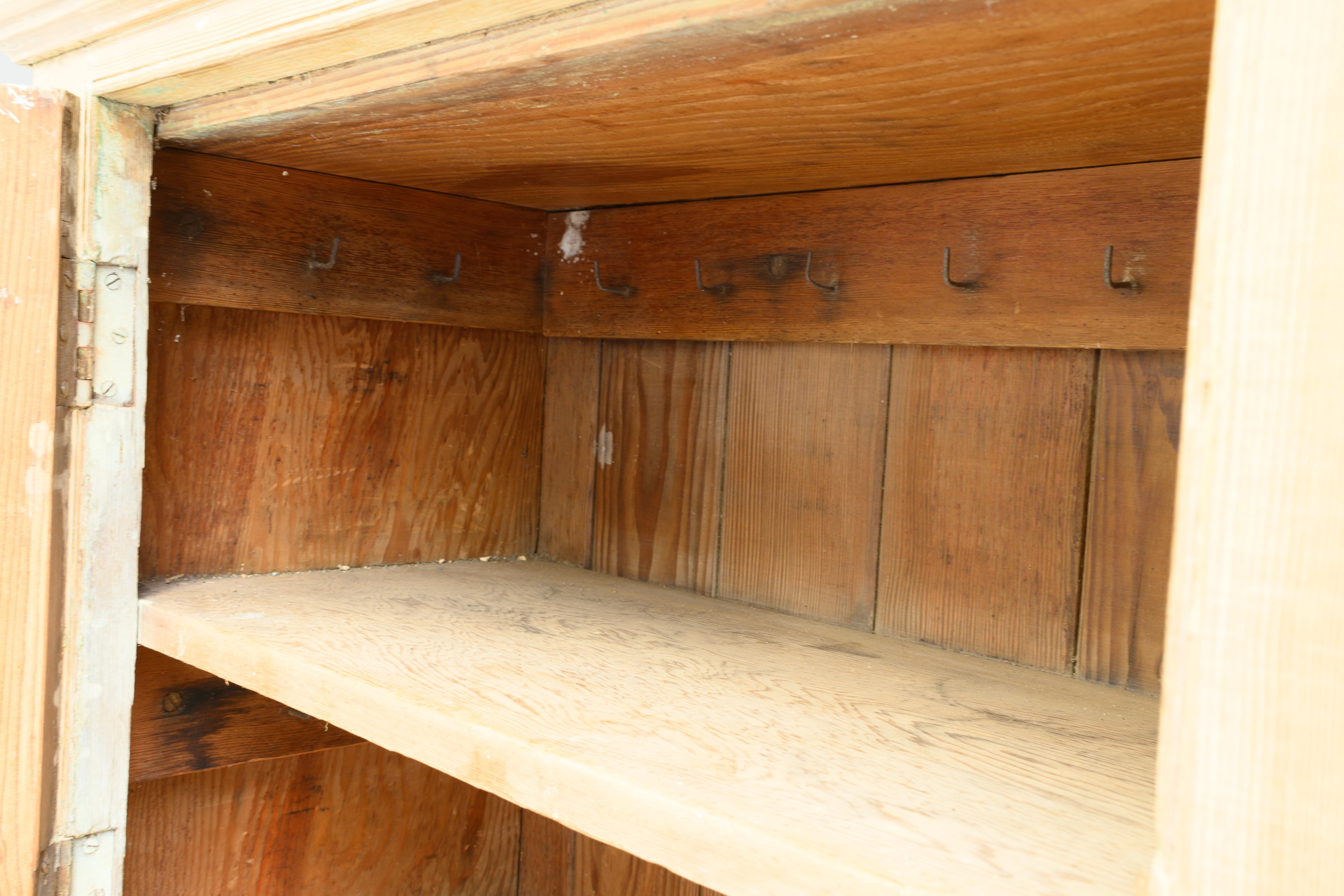 Metà XX secolo Early 20th Century Kitchen Cupboard in vendita