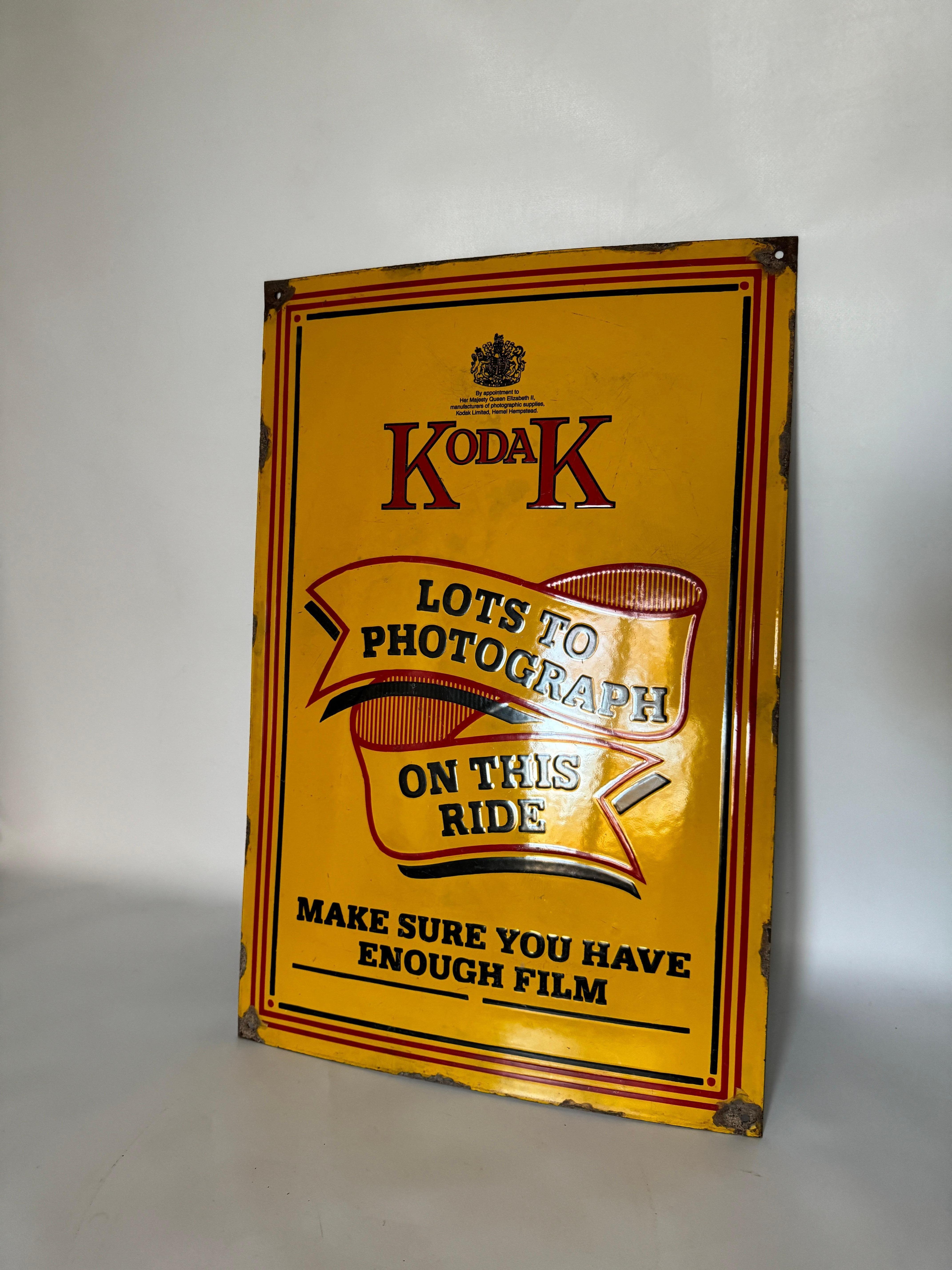 Early 20th Century Kodak Advertising Enamel Sign, English, For Train Rides  In Fair Condition For Sale In Crespières, FR