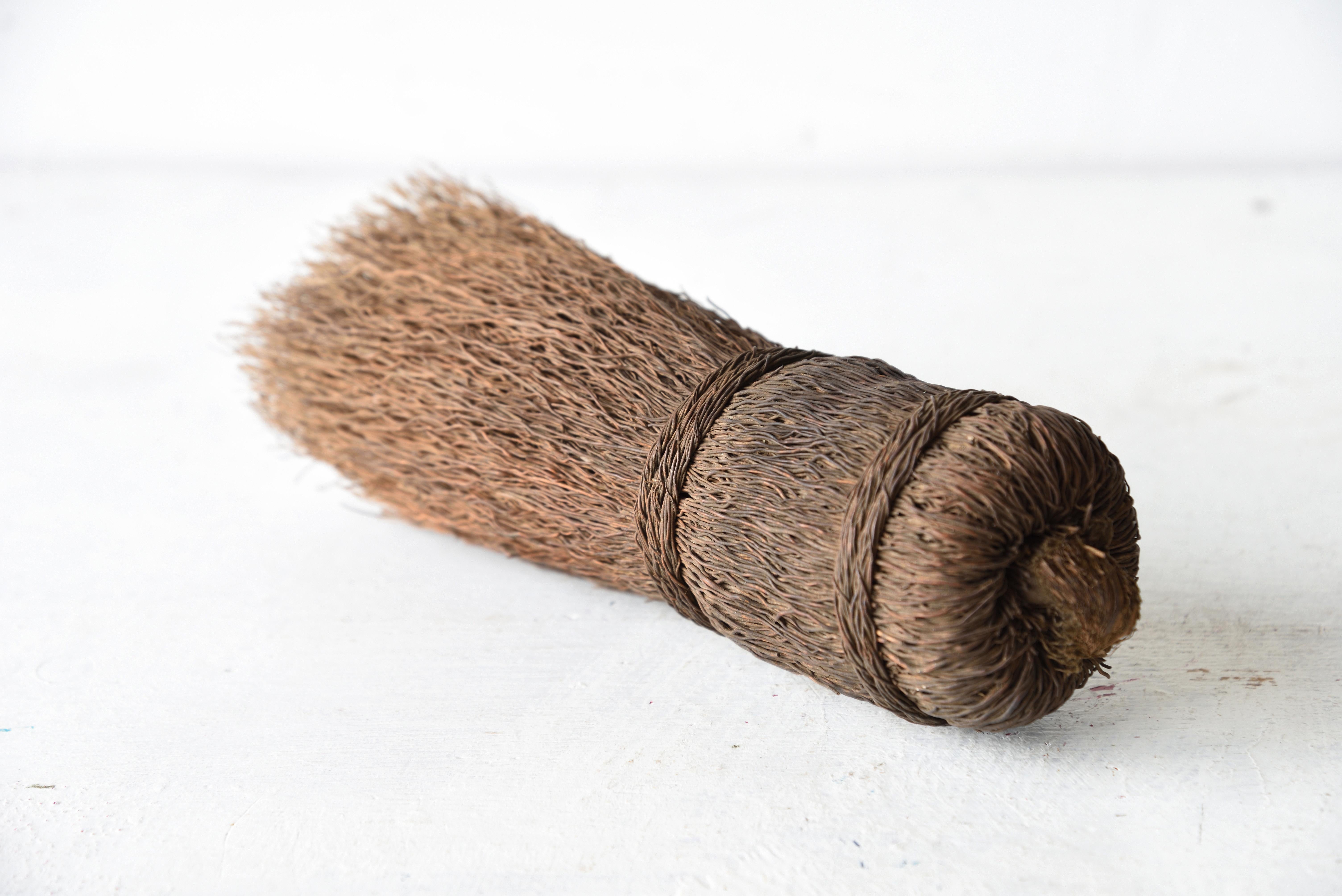 Hand-Crafted Early 20th century Korean Garment Brush For Sale