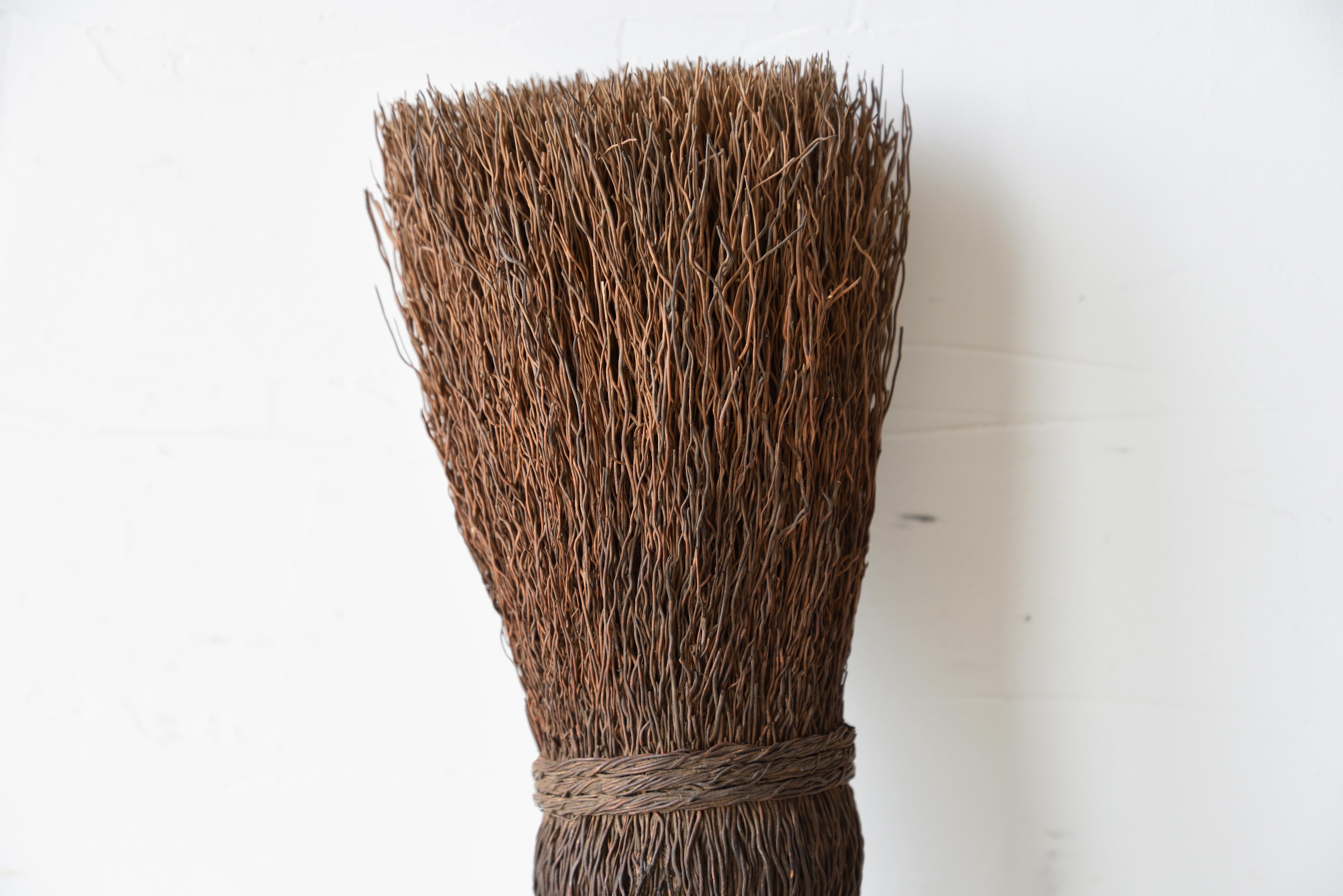 Early 20th century Korean Garment Brush For Sale 1