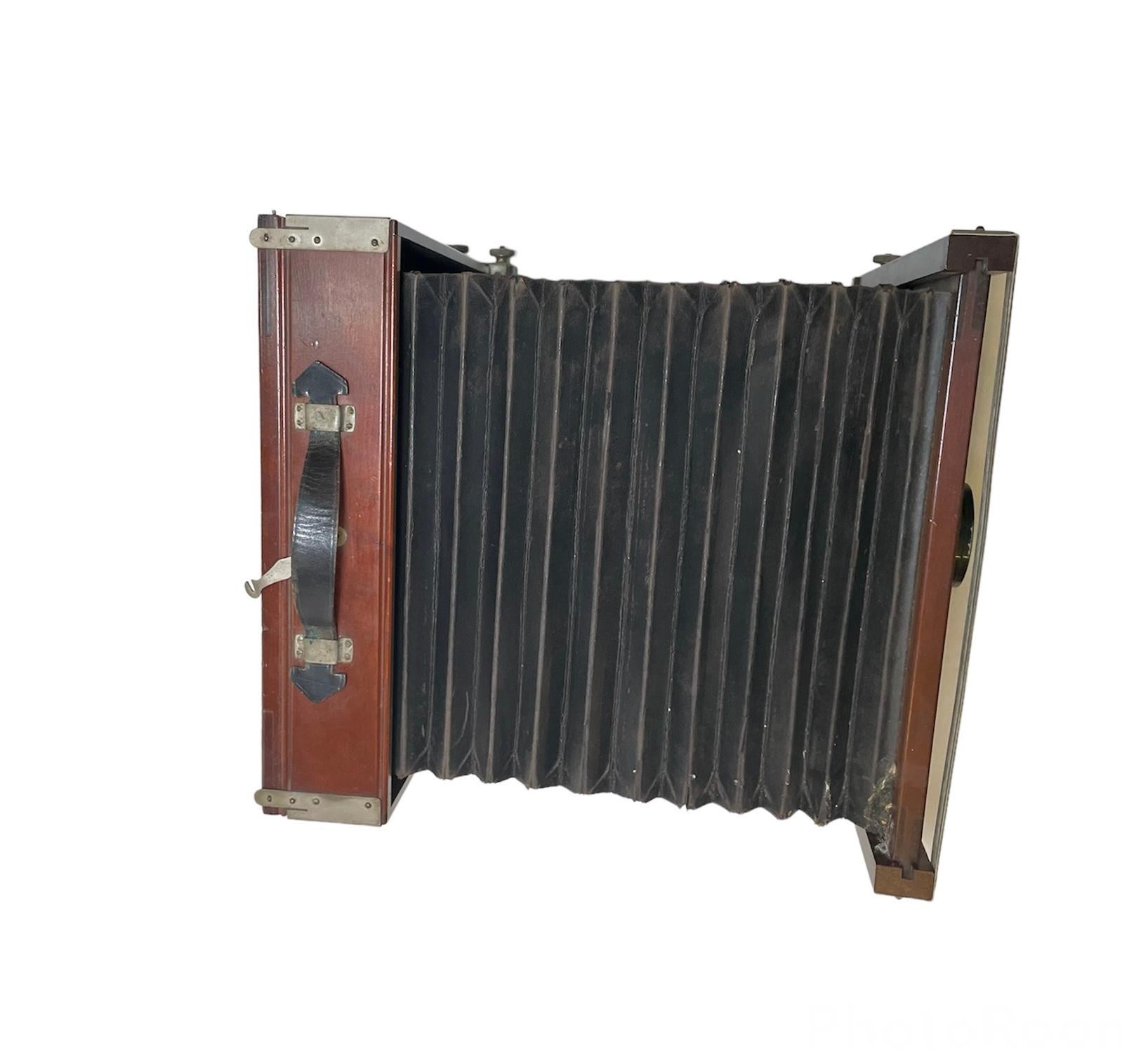 Early 20th Century Korona Home Portrait Camera In Good Condition For Sale In Guaynabo, PR