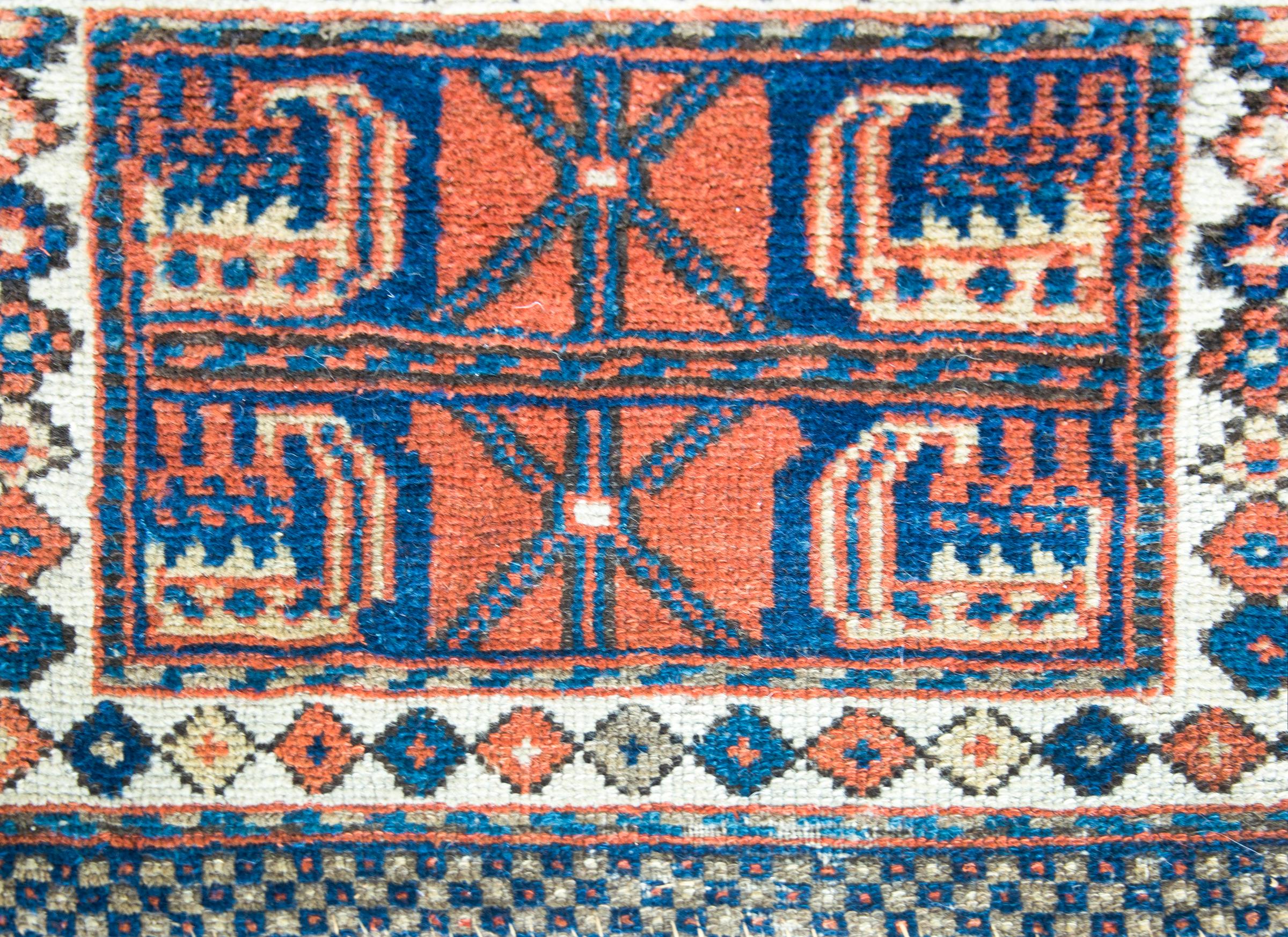 Early 20th Century Kurdish Bag Face Rug In Good Condition For Sale In Chicago, IL