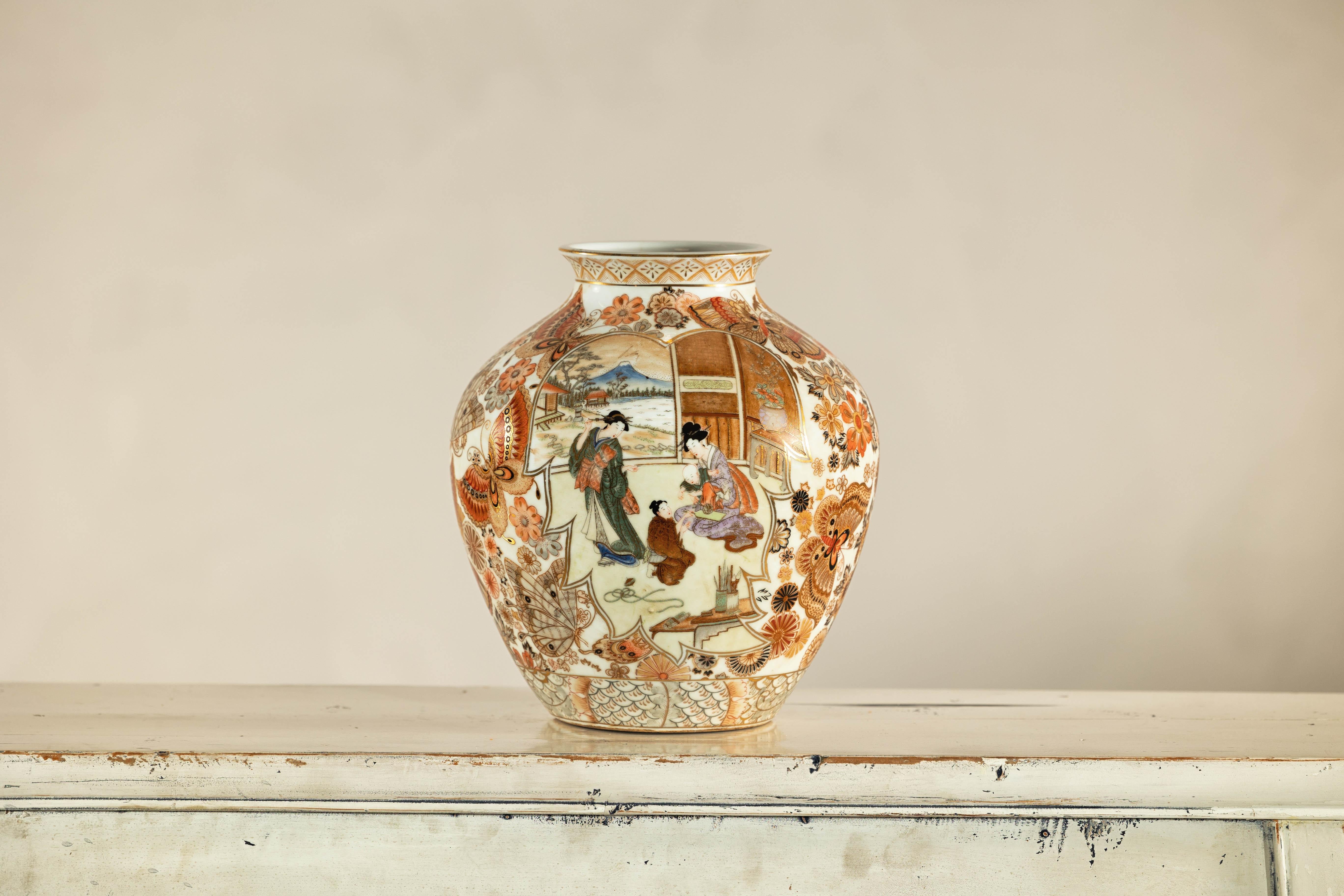 Porzellanvase im Kutani-Stil des frühen 20. Jahrhunderts mitszenischen und geblümten Mustern im Angebot 6