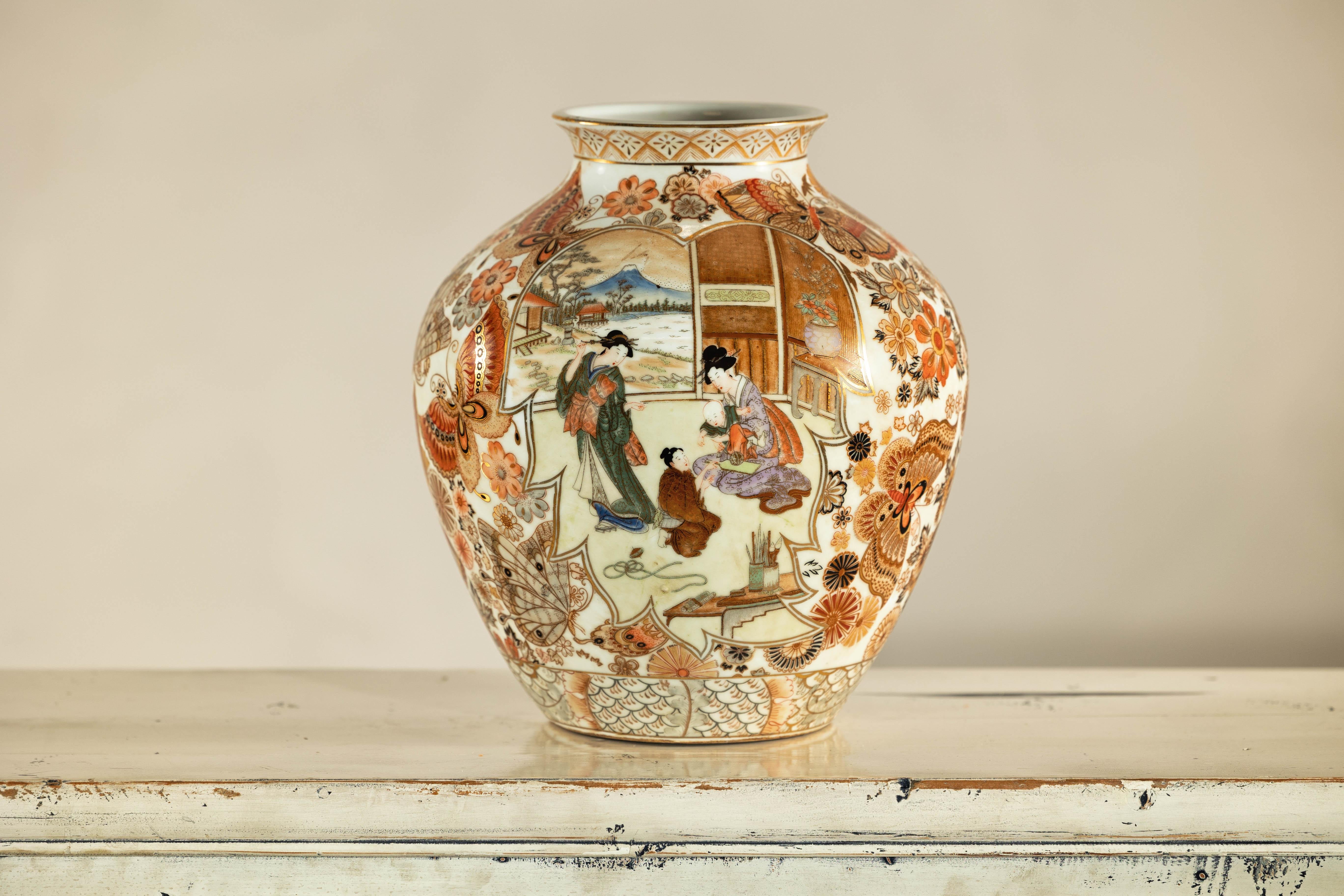 Porzellanvase im Kutani-Stil des frühen 20. Jahrhunderts mitszenischen und geblümten Mustern im Angebot 8