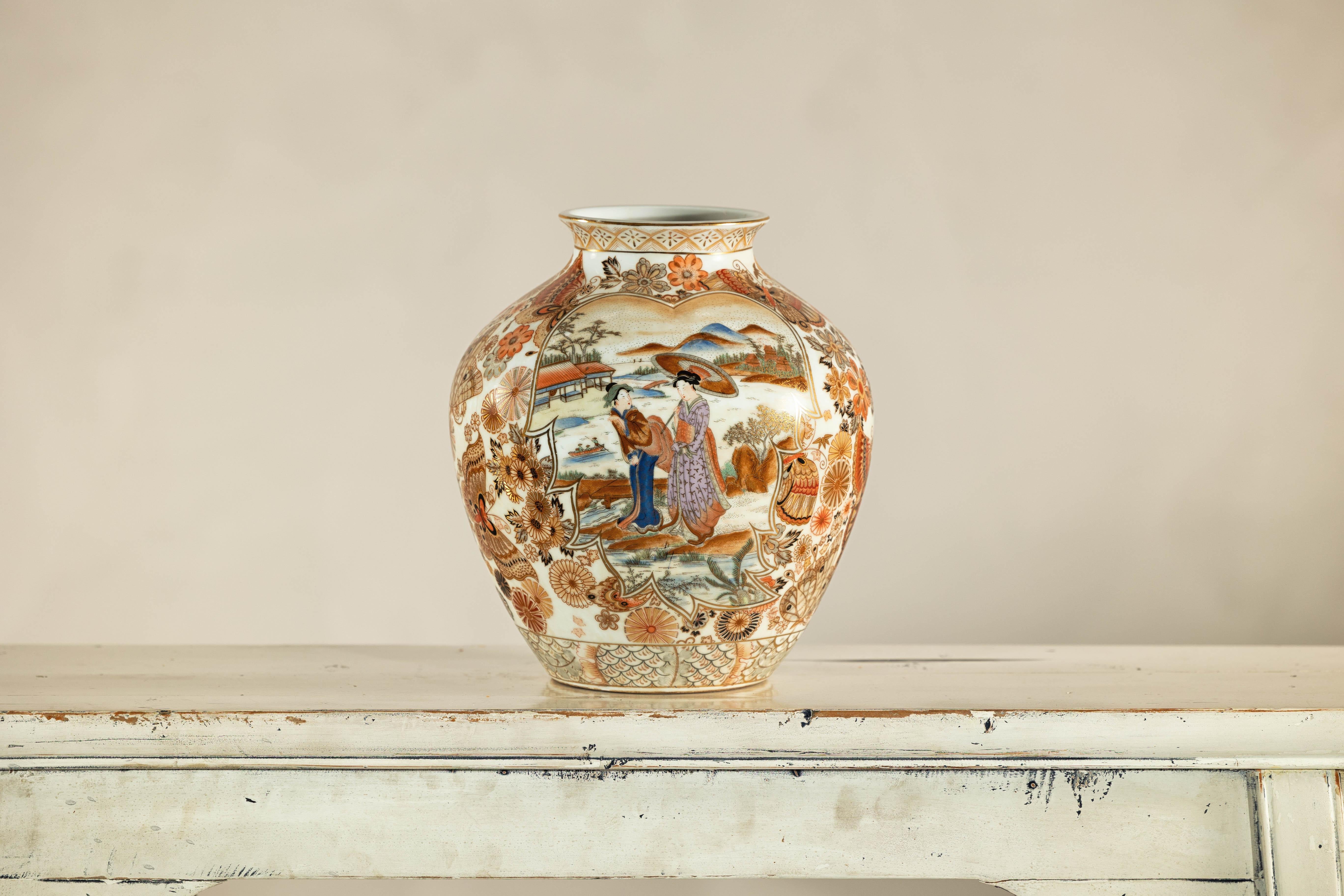 Porzellanvase im Kutani-Stil des frühen 20. Jahrhunderts mitszenischen und geblümten Mustern im Zustand „Gut“ im Angebot in Yonkers, NY
