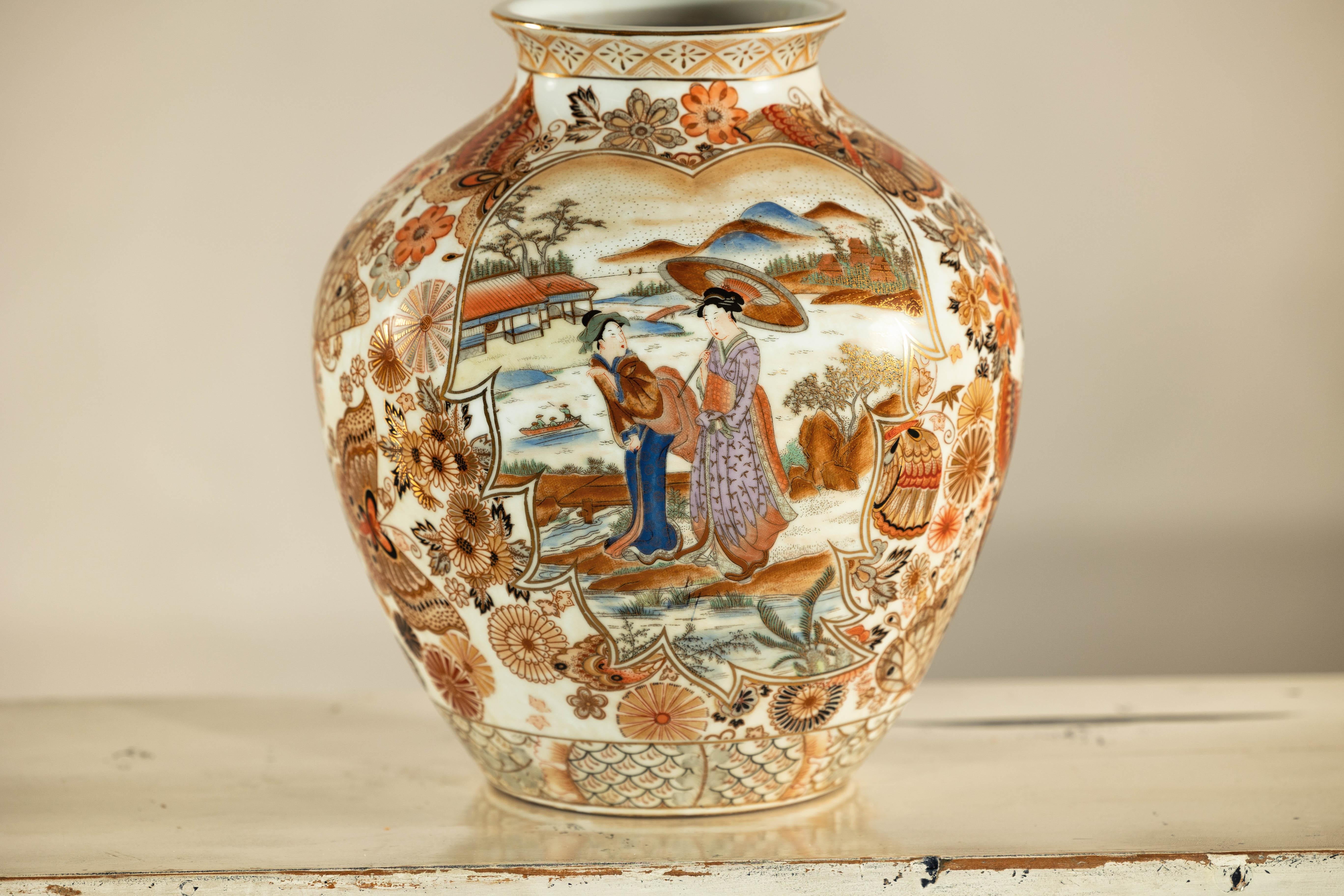 Porzellanvase im Kutani-Stil des frühen 20. Jahrhunderts mitszenischen und geblümten Mustern im Angebot 3