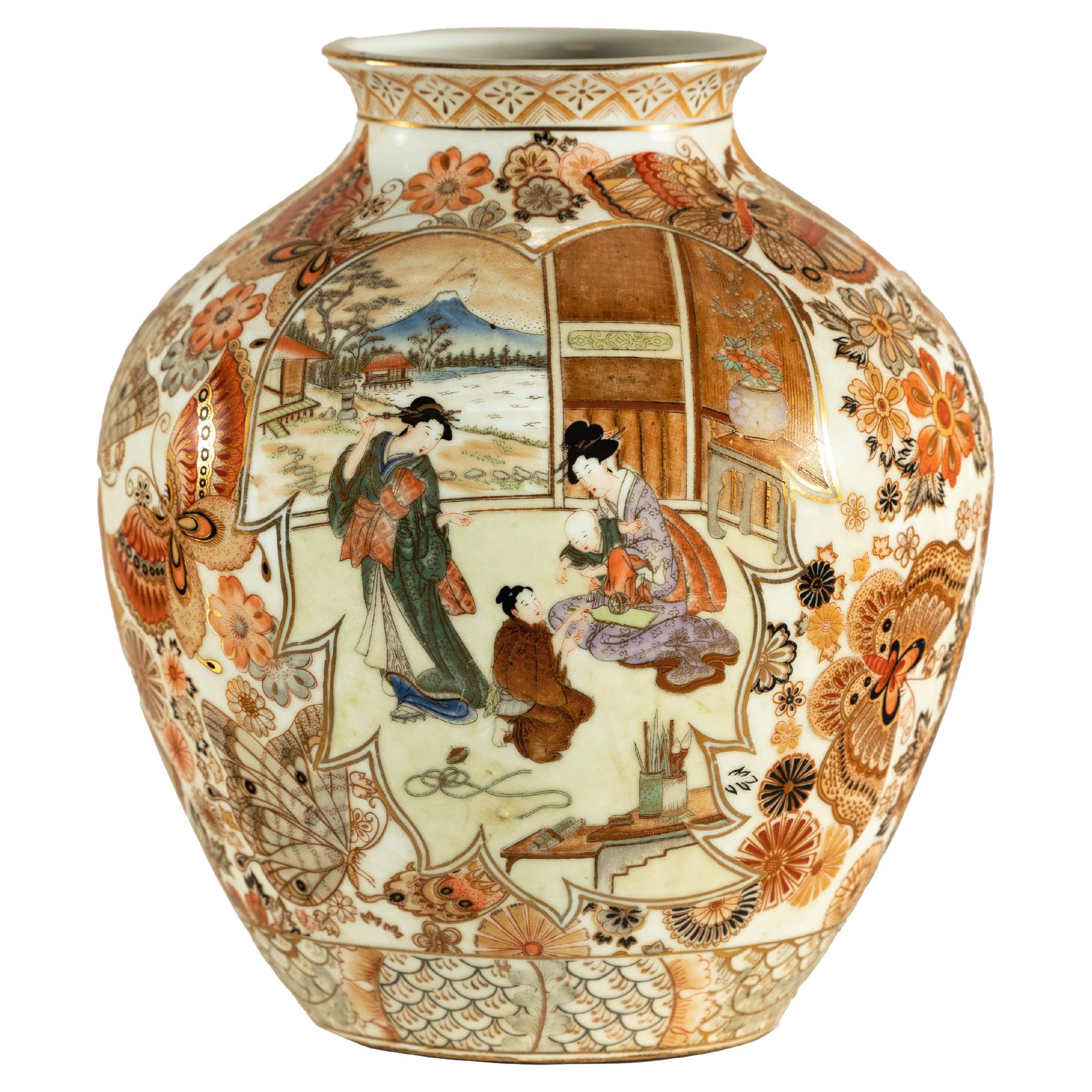 Porzellanvase im Kutani-Stil des frühen 20. Jahrhunderts mitszenischen und geblümten Mustern im Angebot