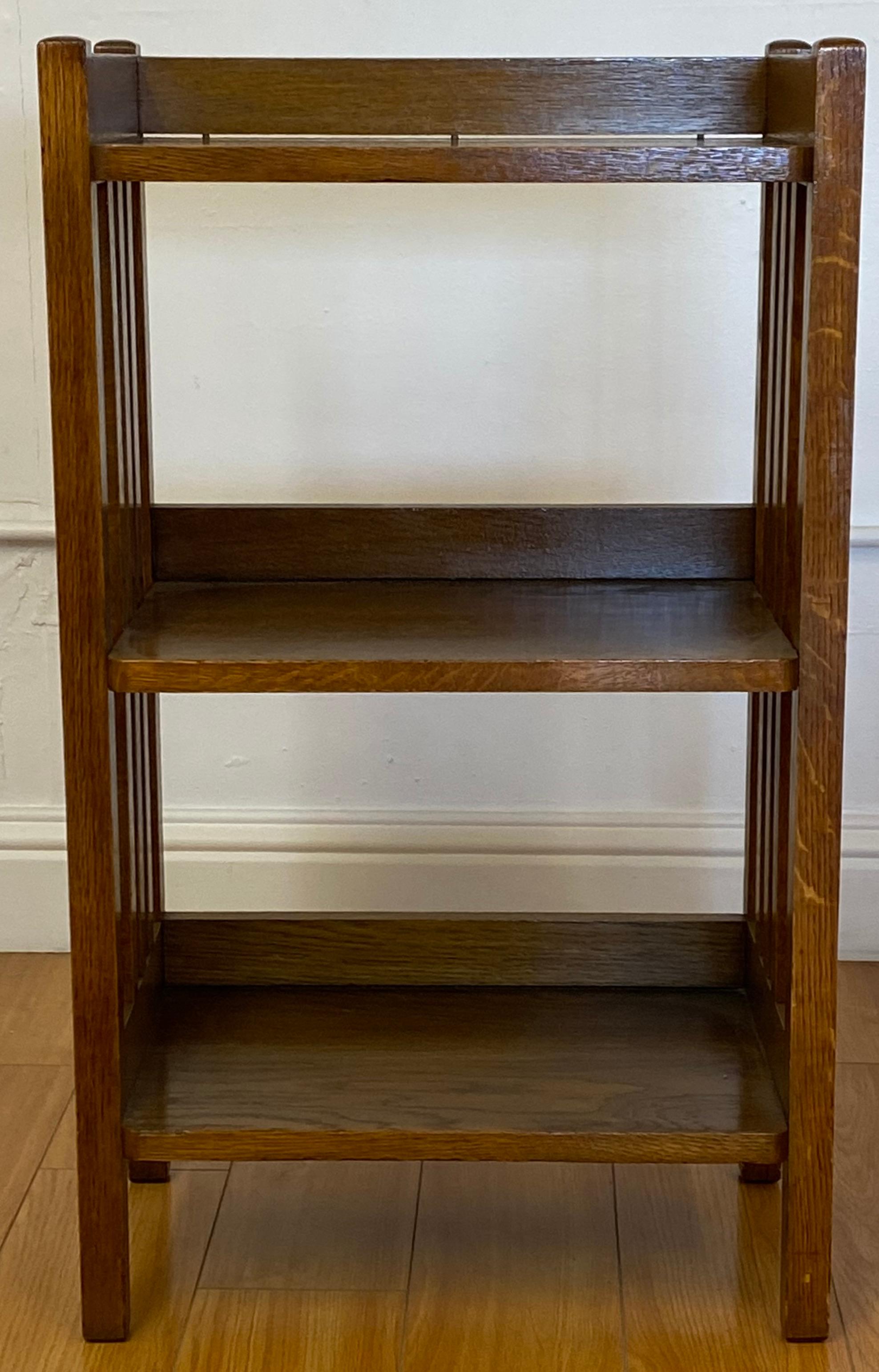 Early 20th century L & J G Stickley mission oak bookcase, circa 1920

Handsome Arts & Crafts bookcase by L&J.G. Stickley

Measures: 19