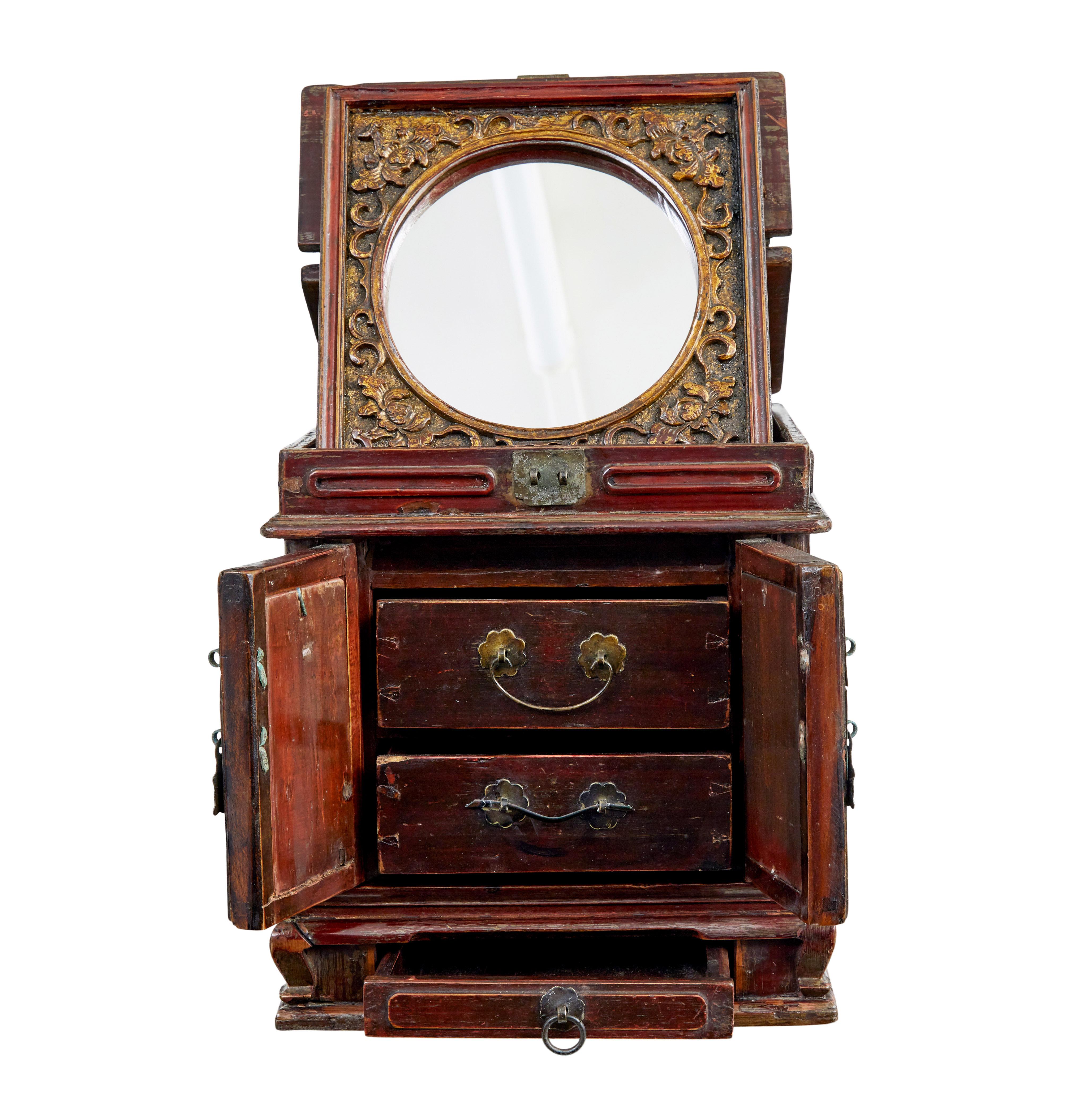 Qing Early 20th century lacquered vanity box For Sale