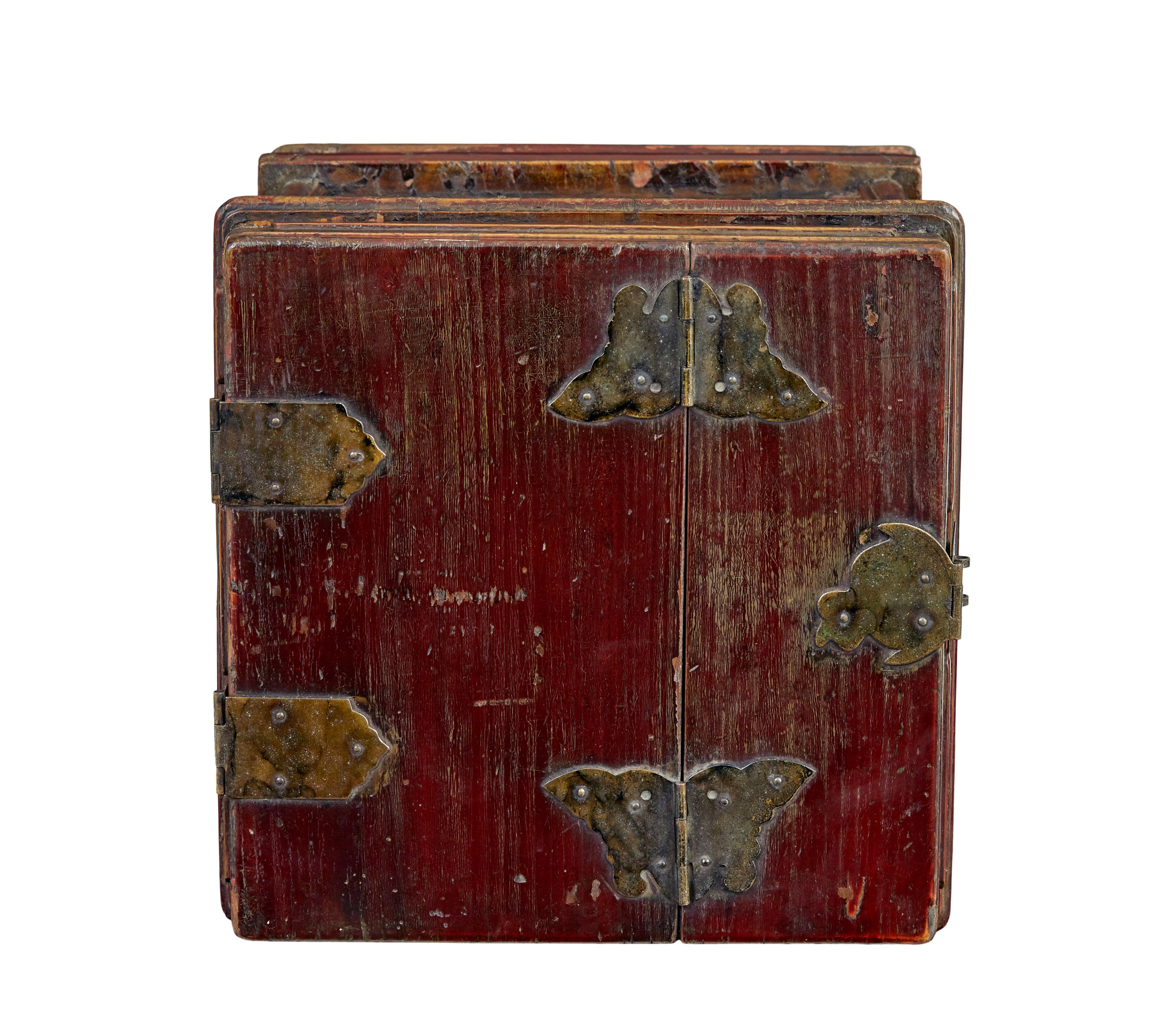 20th Century Early 20th century lacquered vanity box For Sale