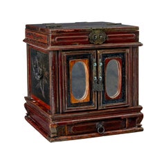 Early 20th century lacquered vanity box