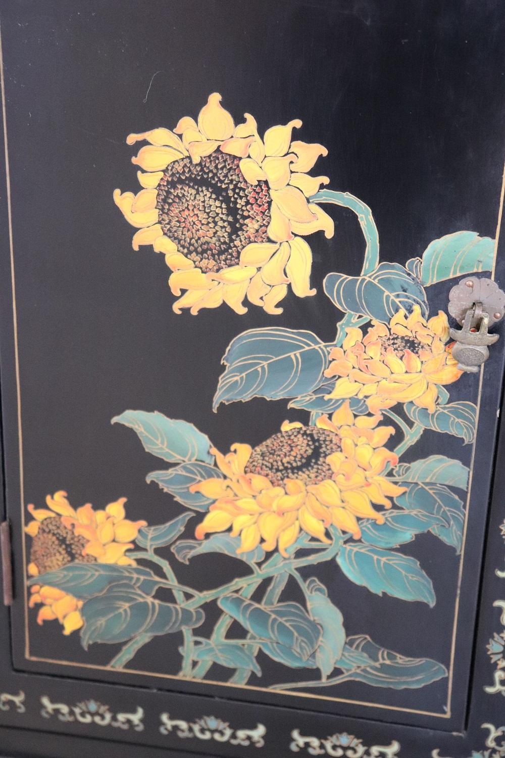 Early 20th Century Lacquered Wood Chinoiserie Desk with Mother of Pearl Inlay 11