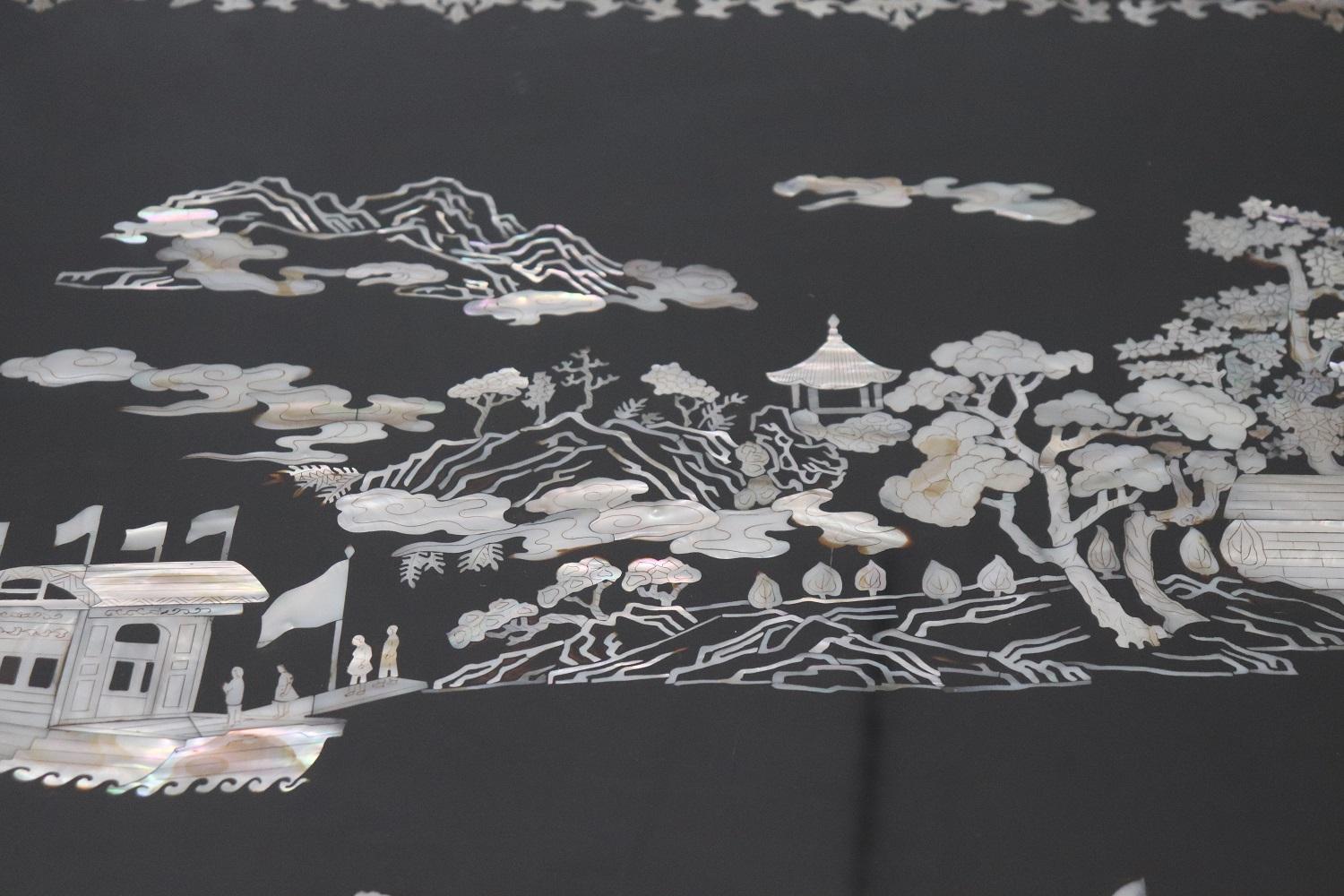 Mother-of-Pearl Early 20th Century Lacquered Wood Chinoiserie Desk with Mother of Pearl Inlay