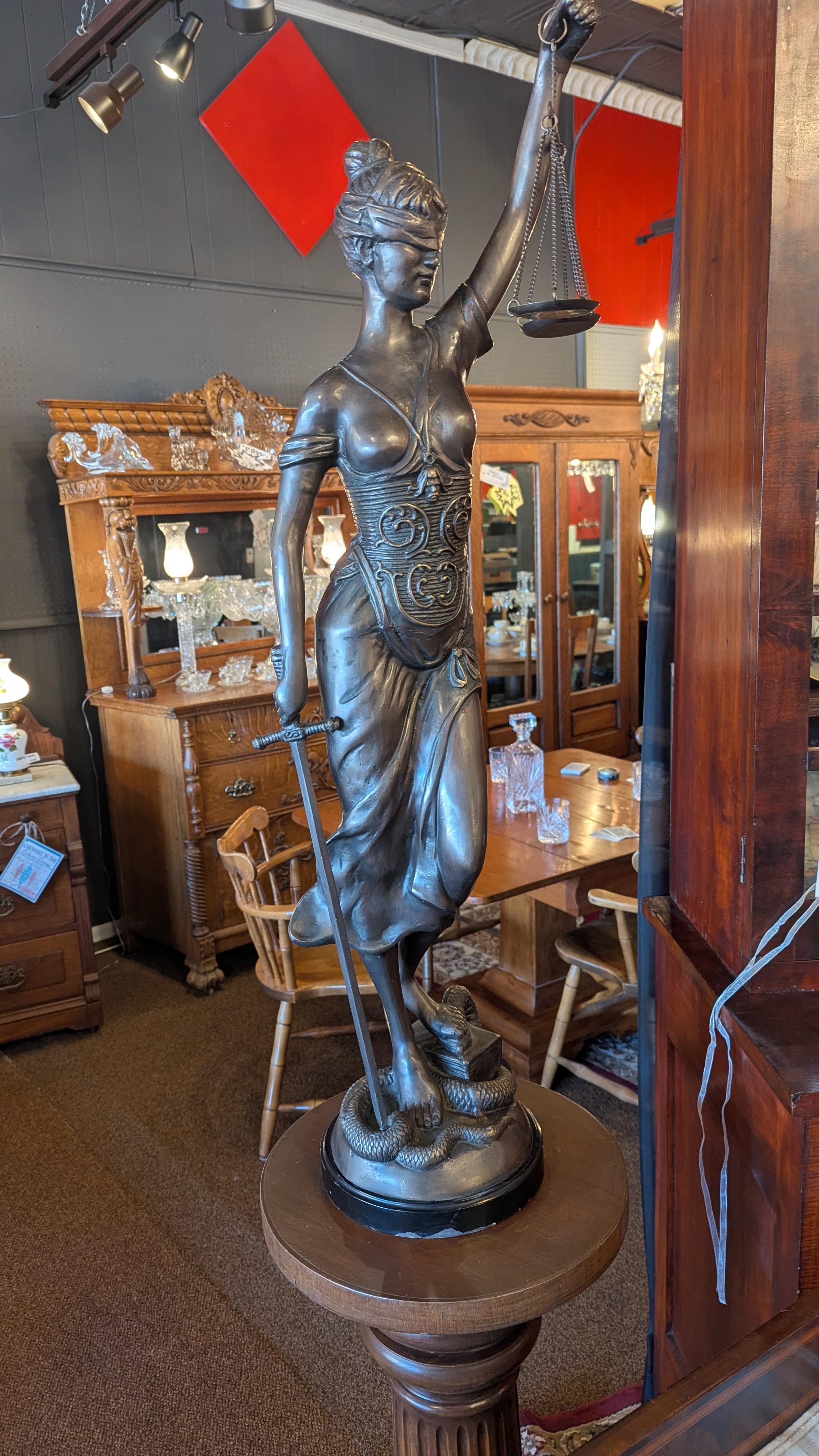Bronzo di Lady Justice dei primi del Novecento In condizioni buone in vendita a Pueblo, CO