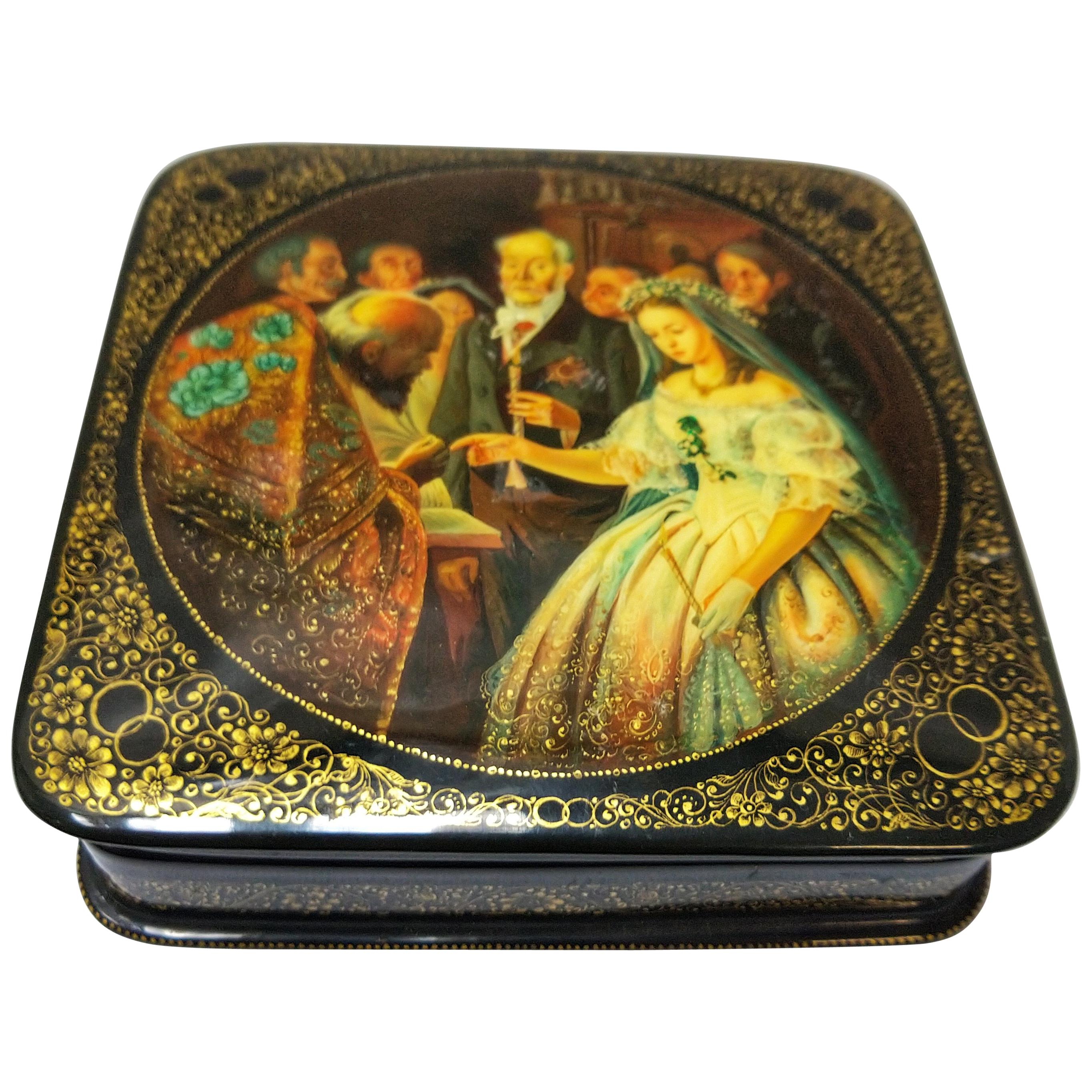 Early 20th Century Paper Mache Laquered Hand Painted and Signed Russian Box For Sale